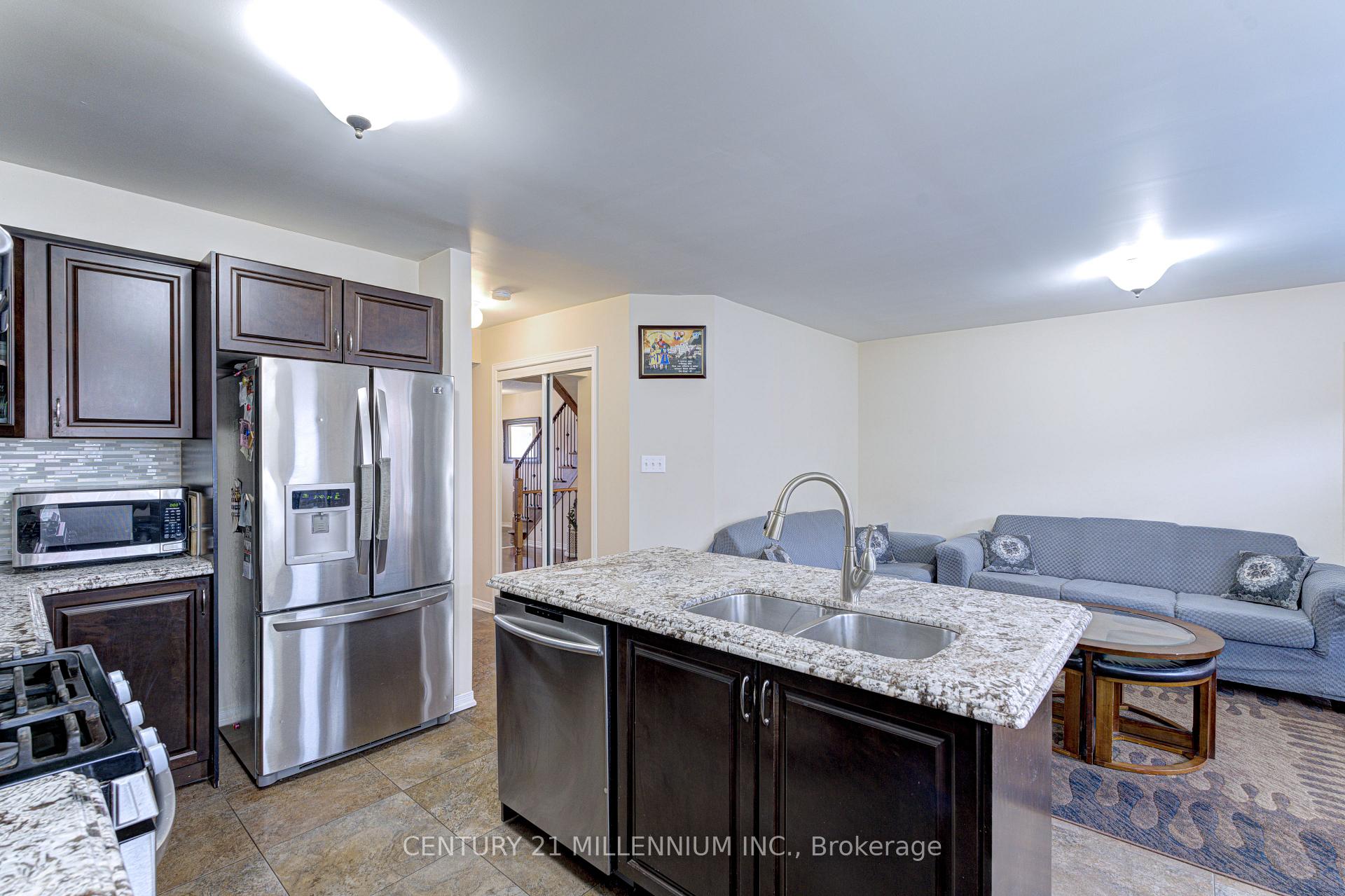 Photo 11 of 13 Coolwater Drive, Brampton, Sandringham-Wellington — HOMEH