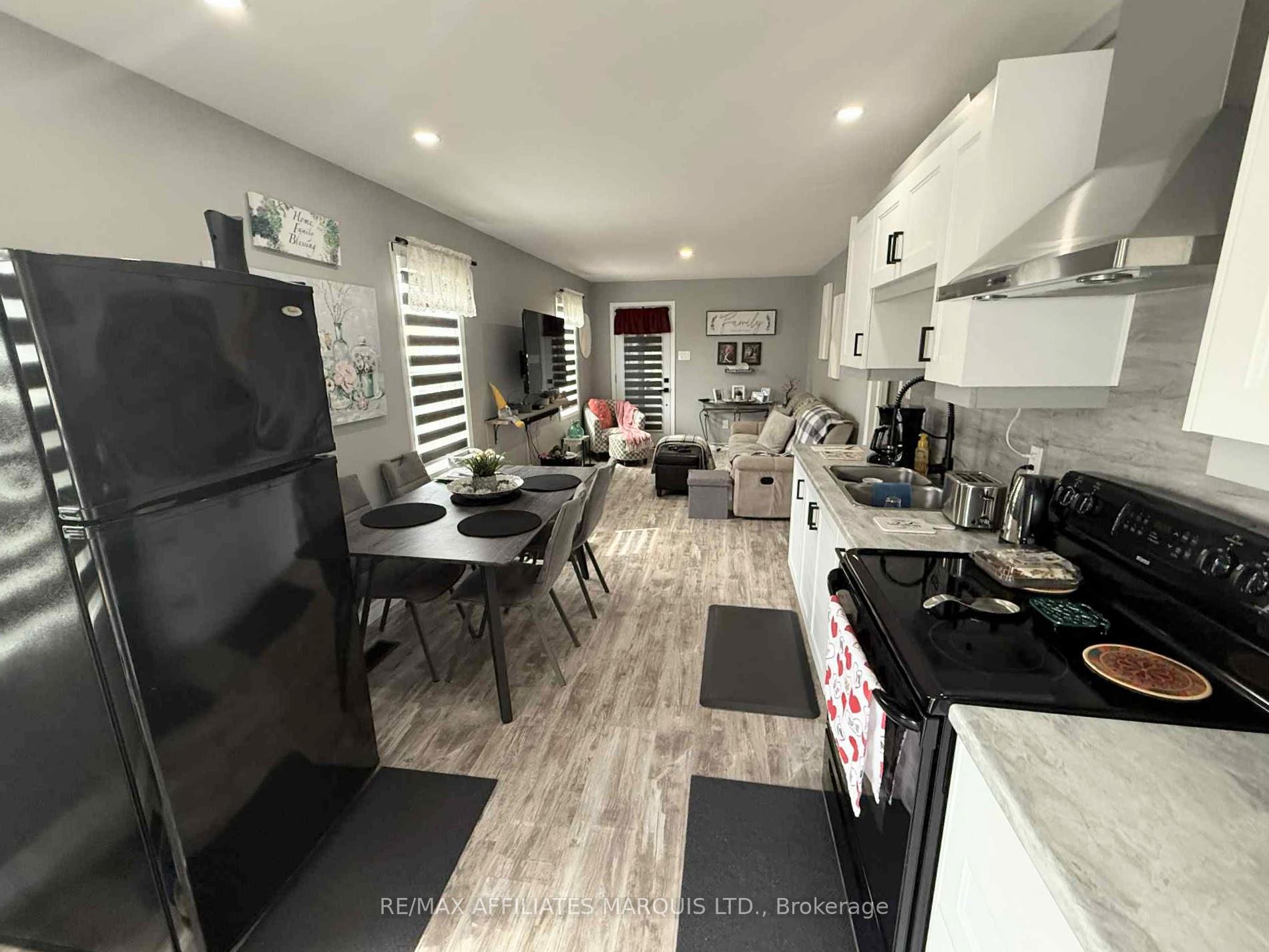 Photo 2 of 29 Seymour Avenue, Cornwall — HOMEH