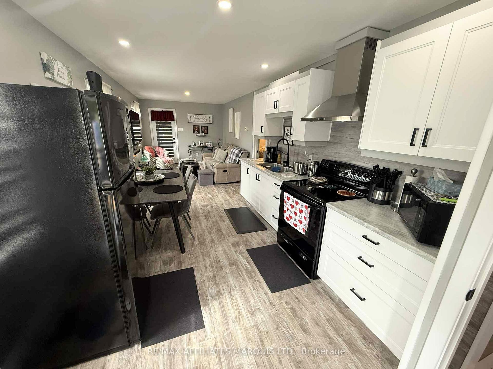 Photo 3 of 29 Seymour Avenue, Cornwall — HOMEH