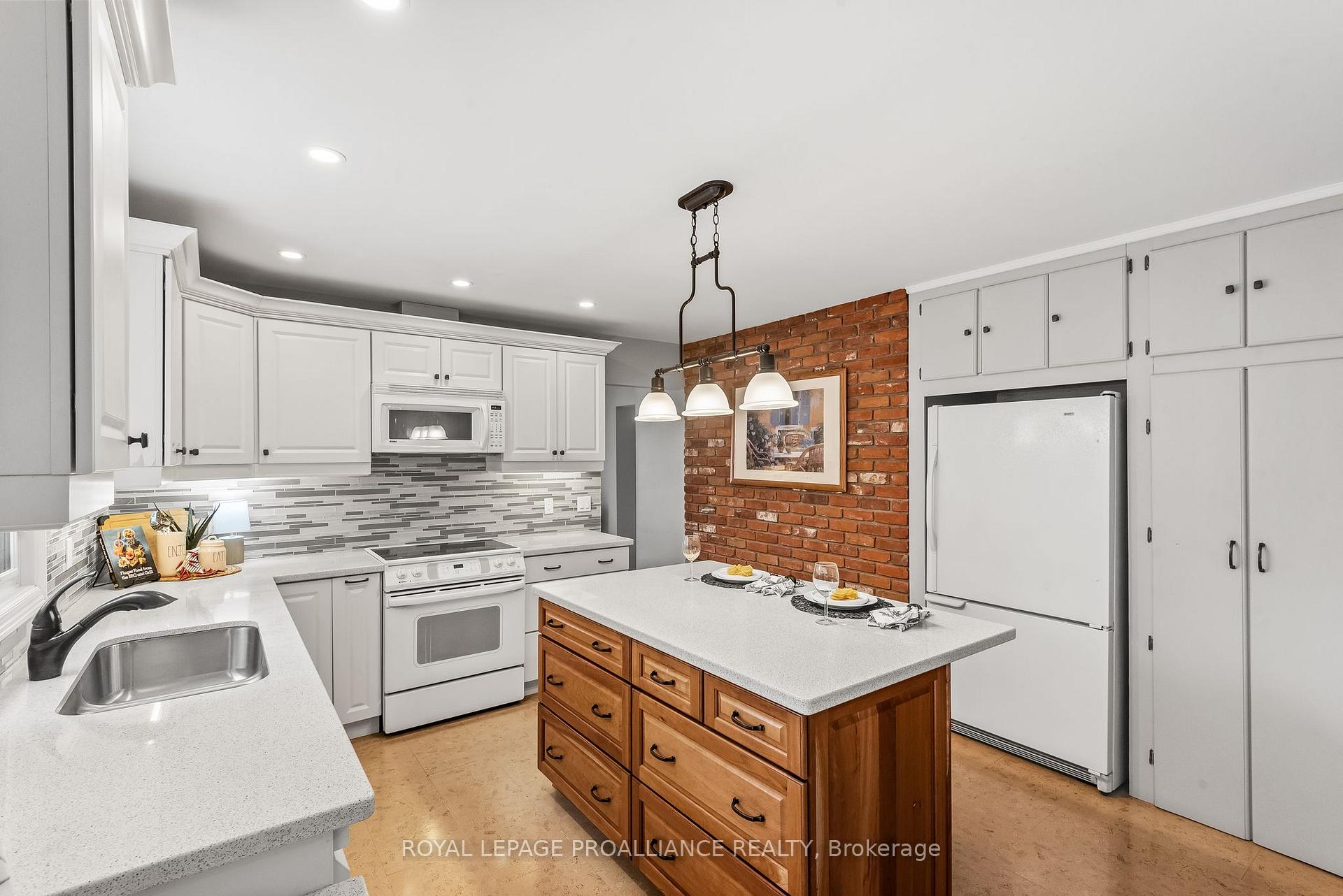 Photo 18 of 2 Lakeview Heights, Brighton — HOMEH