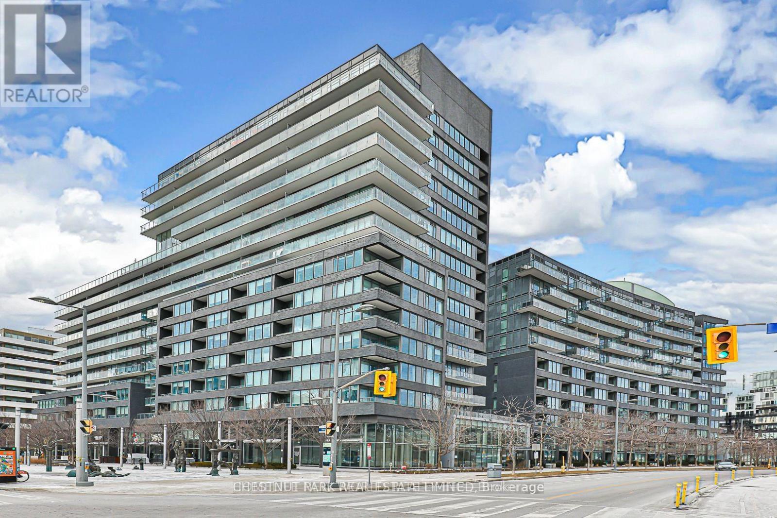 Front of 120 Bayview, S1105 Avenue