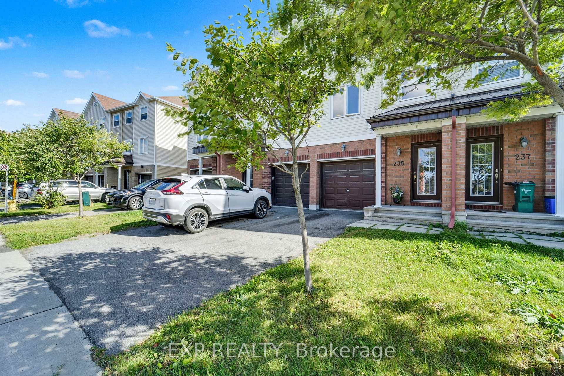 Photo 3 of 235 Kennevale Drive, Ottawa, Barrhaven - Cedargrove/Fraserdale — HOMEH