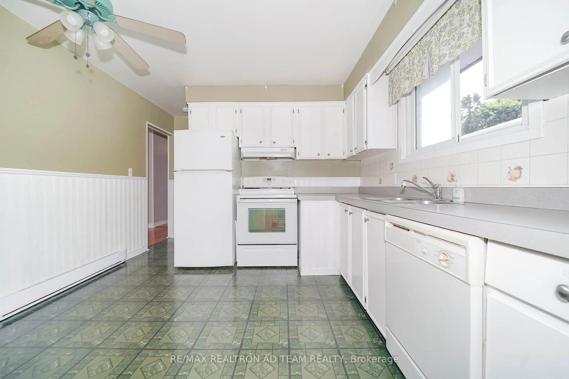 Photo 7 of 20 Little Avenue, Clarington, Bowmanville — HOMEH