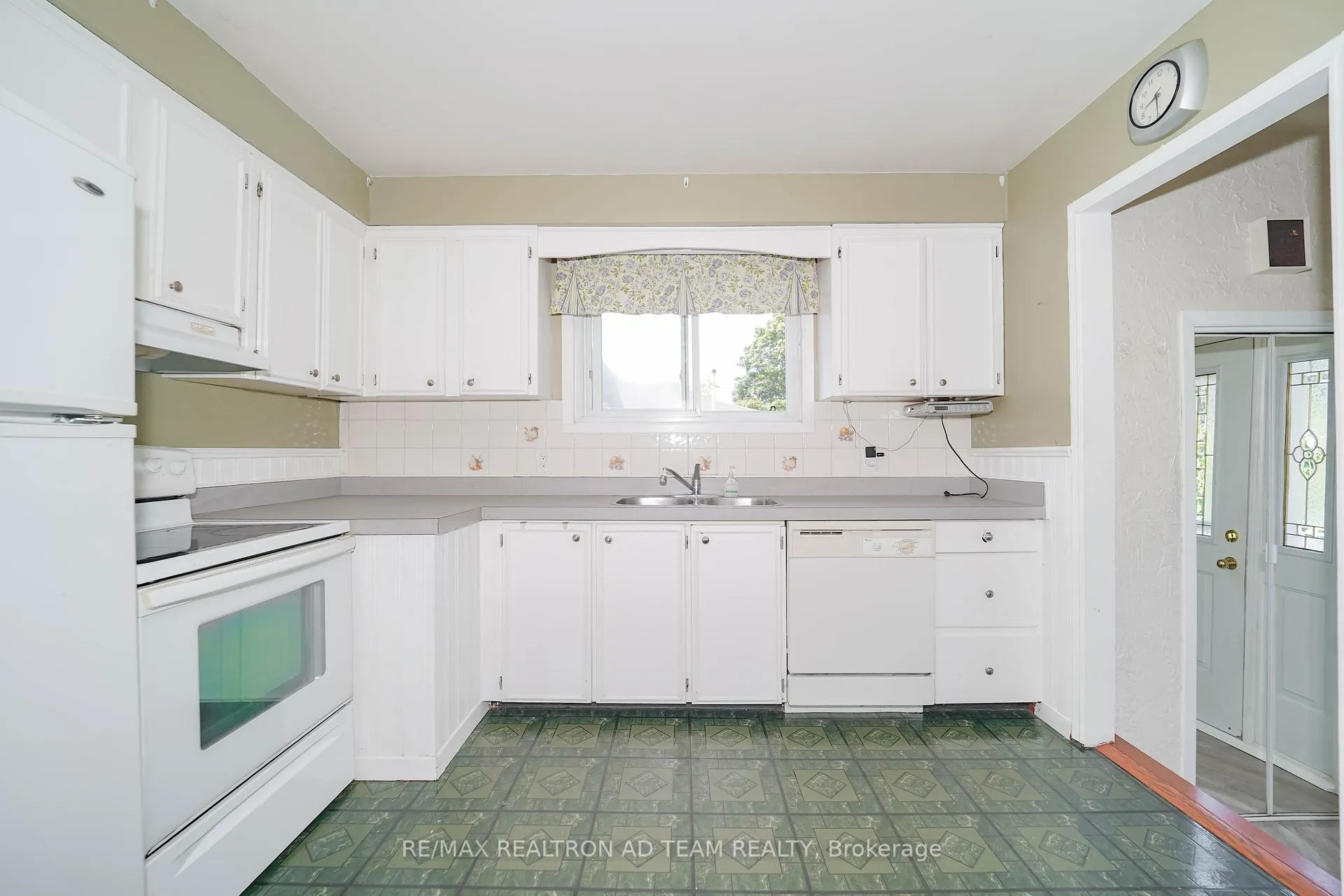 Photo 9 of 20 Little Avenue, Clarington, Bowmanville — HOMEH