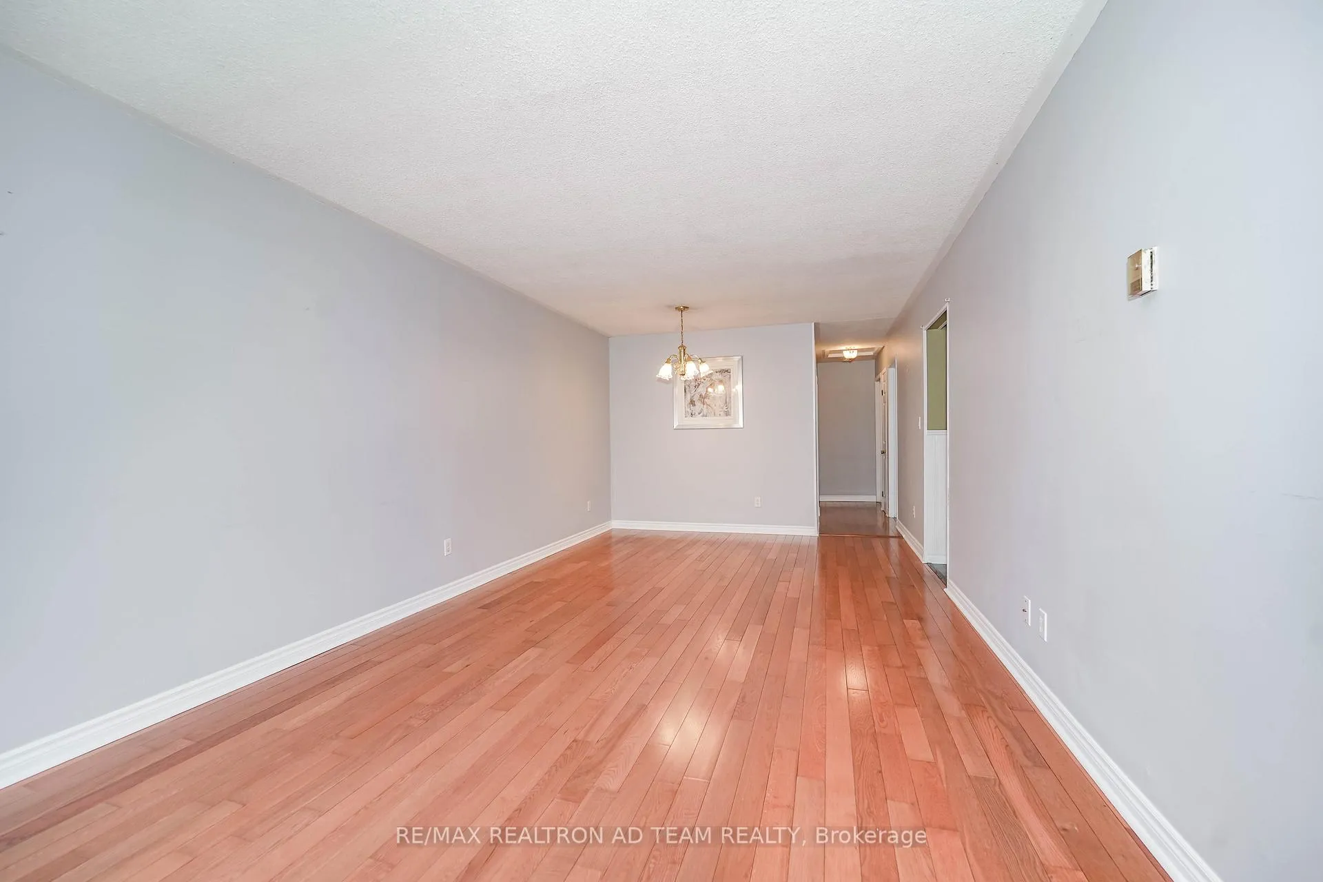 Photo 10 of 20 Little Avenue, Clarington, Bowmanville — HOMEH