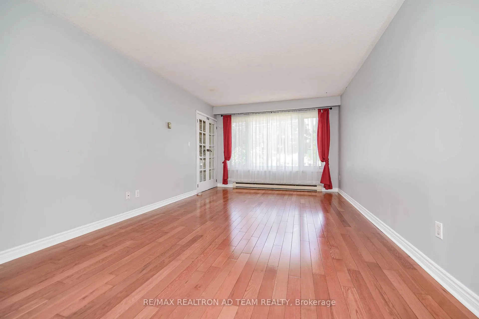 Photo 11 of 20 Little Avenue, Clarington, Bowmanville — HOMEH
