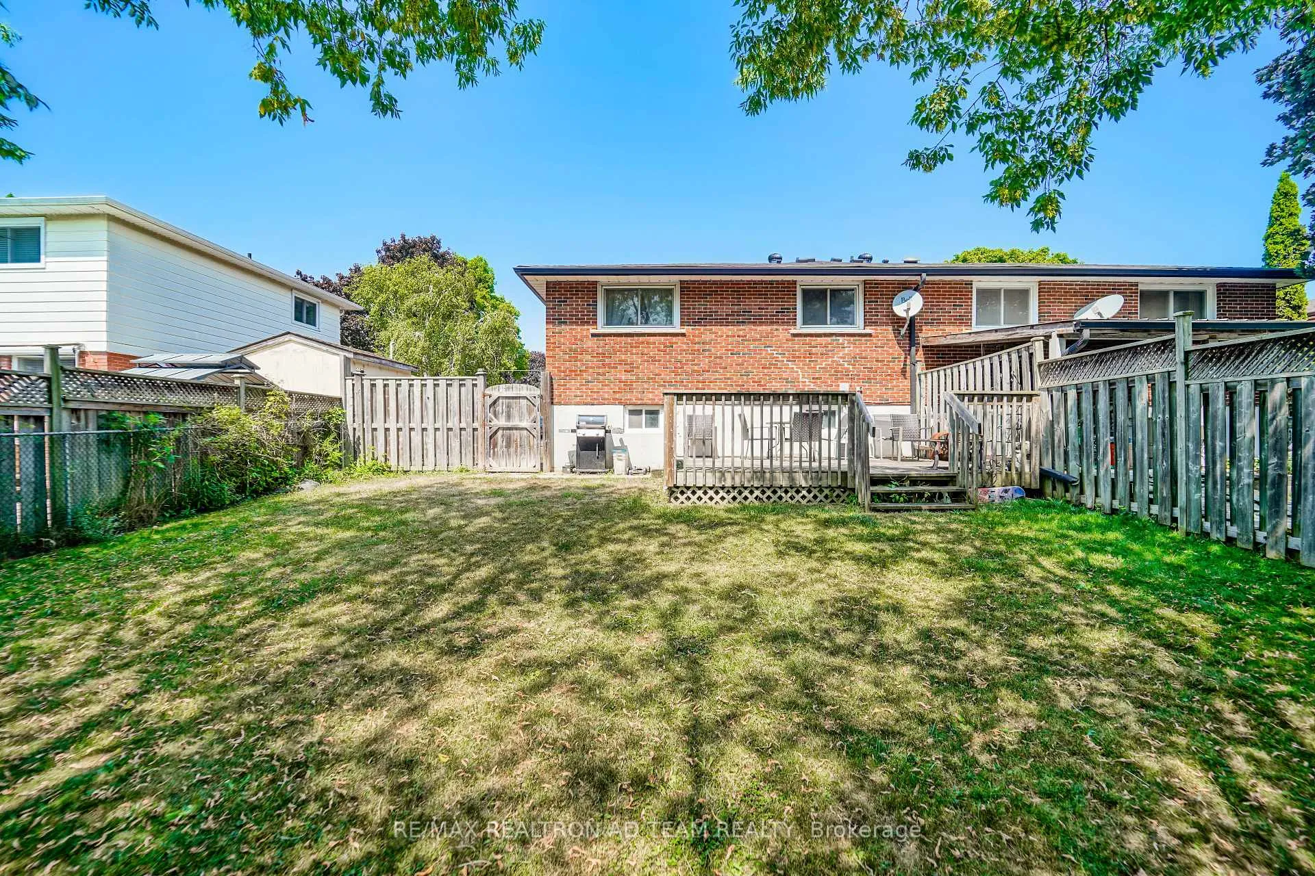 Photo 23 of 20 Little Avenue, Clarington, Bowmanville — HOMEH