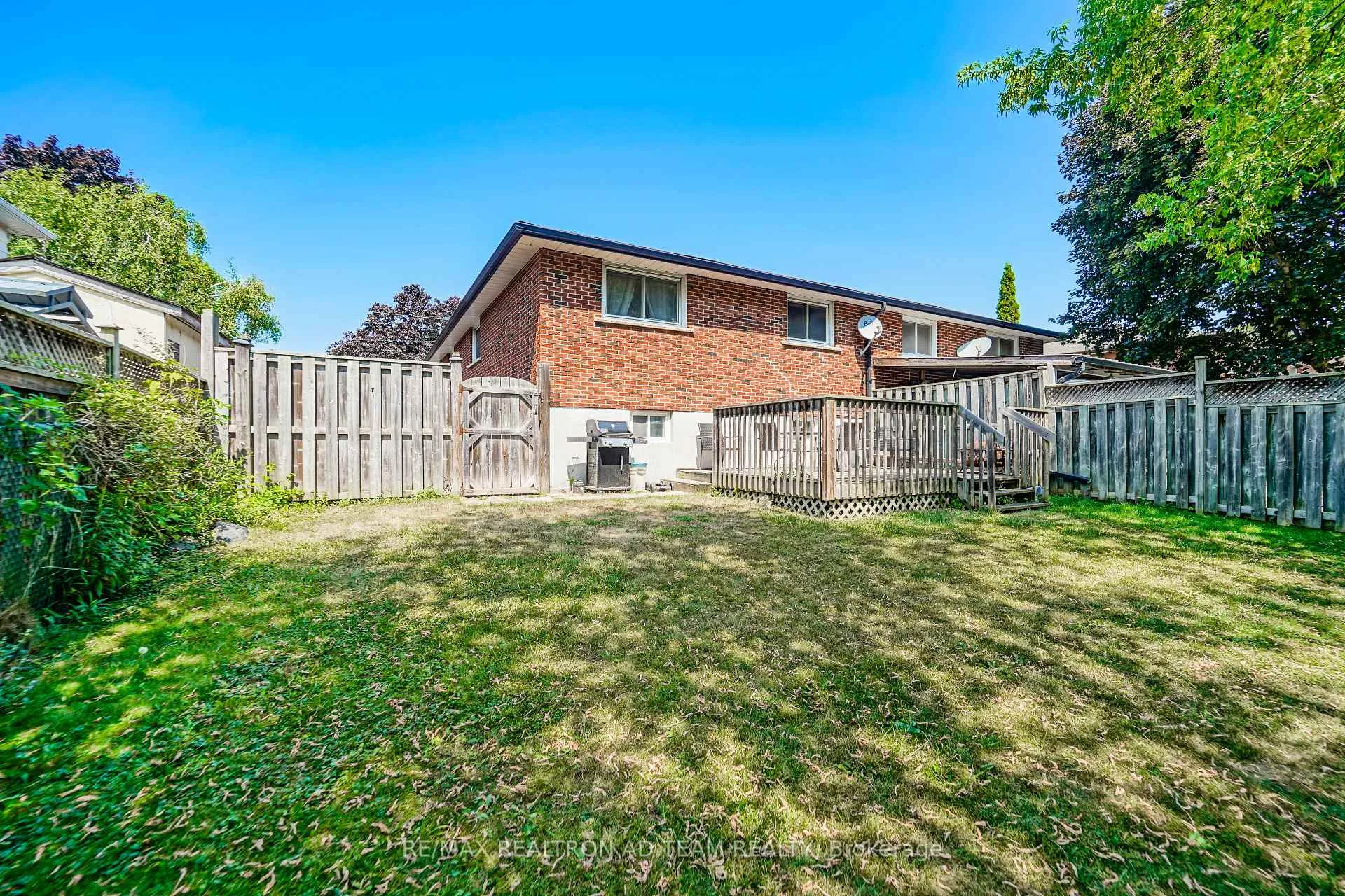 Photo 24 of 20 Little Avenue, Clarington, Bowmanville — HOMEH