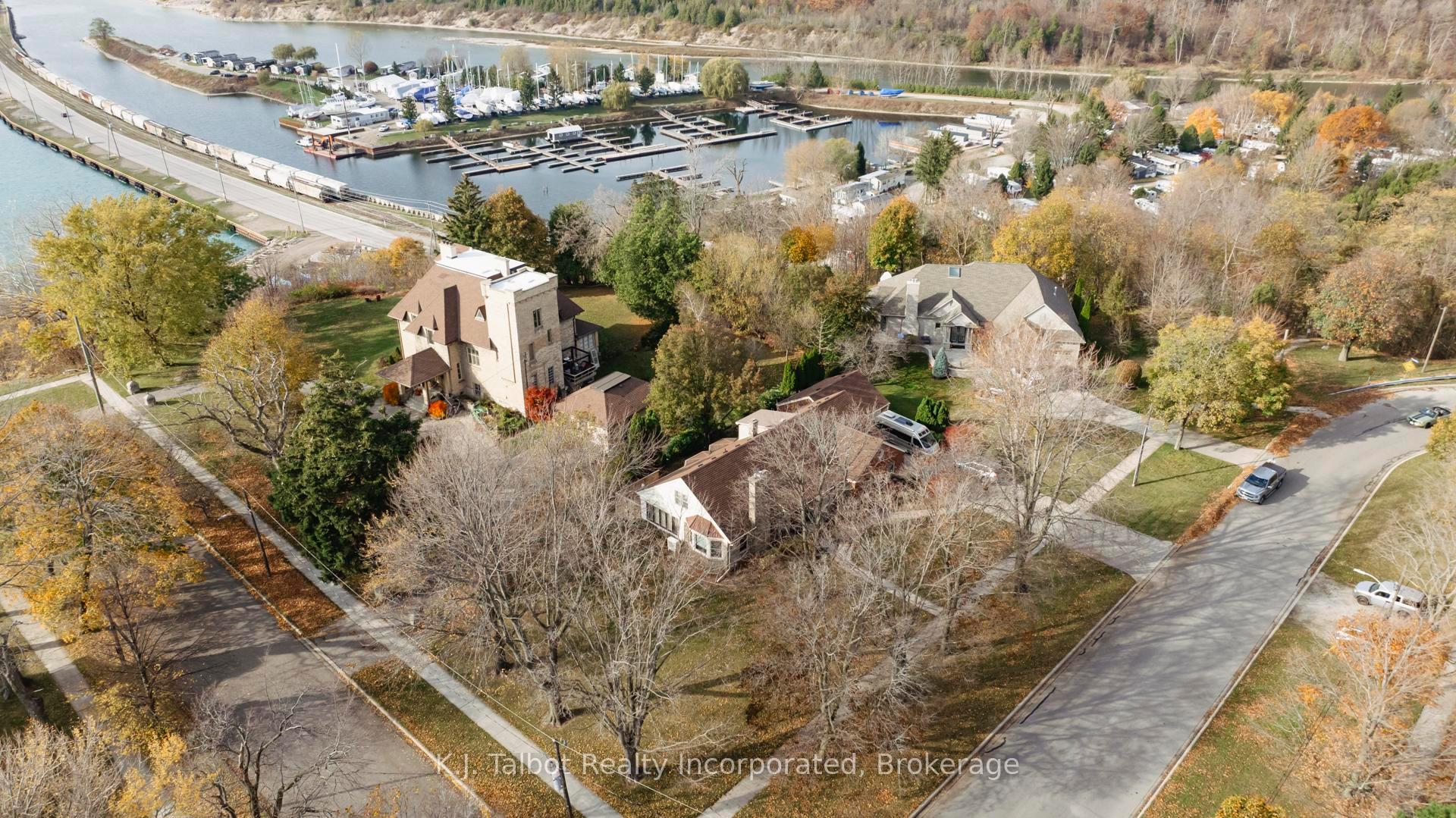 Photo 3 of 101 Waterloo Street N, Goderich, Goderich (Town) — HOMEH