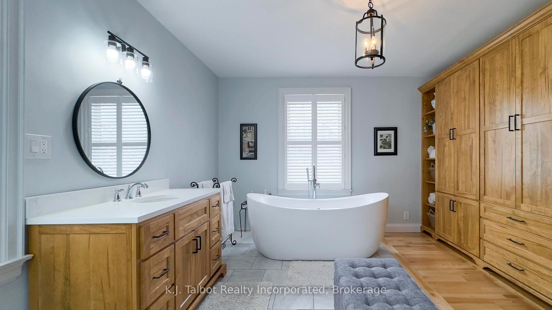 Photo 22 of 101 Waterloo Street N, Goderich, Goderich (Town) — HOMEH