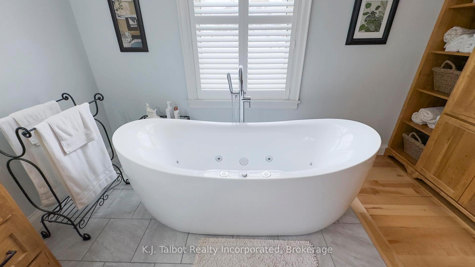 Photo 24 of 101 Waterloo Street N, Goderich, Goderich (Town) — HOMEH