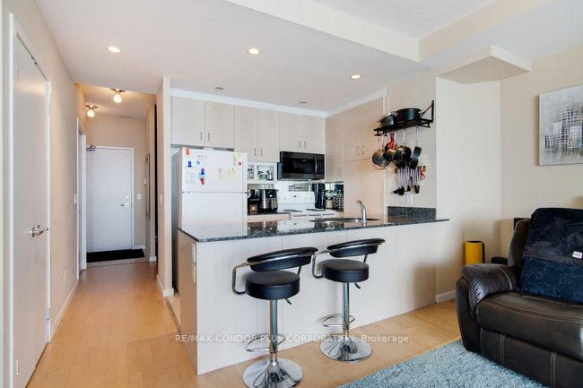 Photo 7 of Unit 3206, 208 Queens Quay W, Toronto, Waterfront Communities — HOMEH