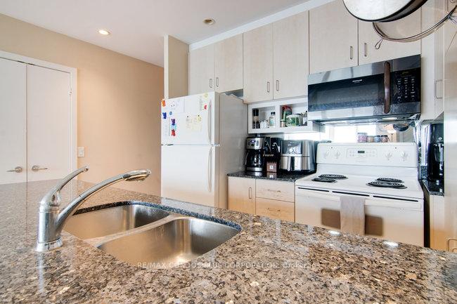 Photo 8 of Unit 3206, 208 Queens Quay W, Toronto, Waterfront Communities — HOMEH