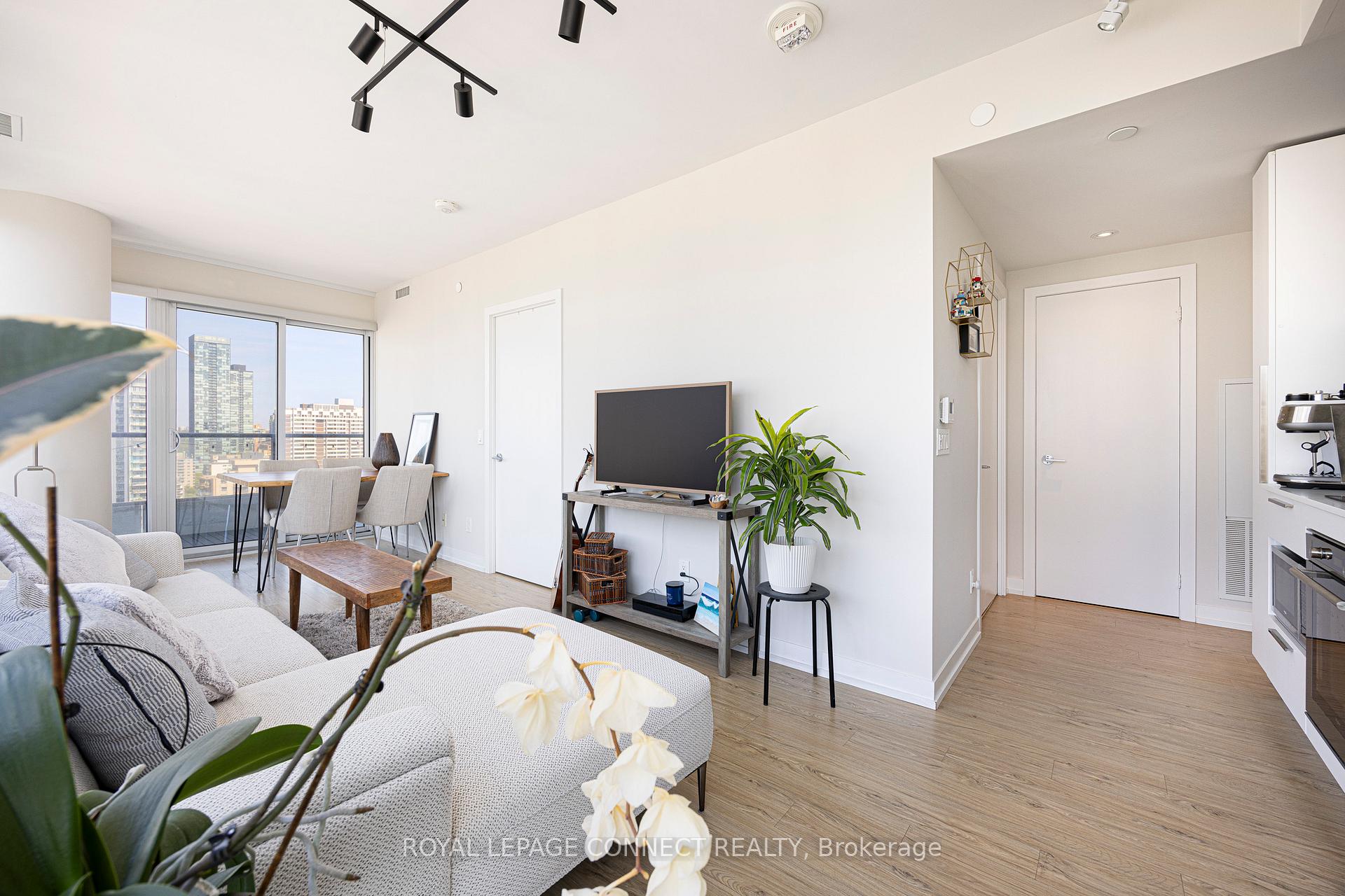 Photo 4 of Unit 2806, 85 Wood Street, Toronto, Church-Yonge Corridor — HOMEH