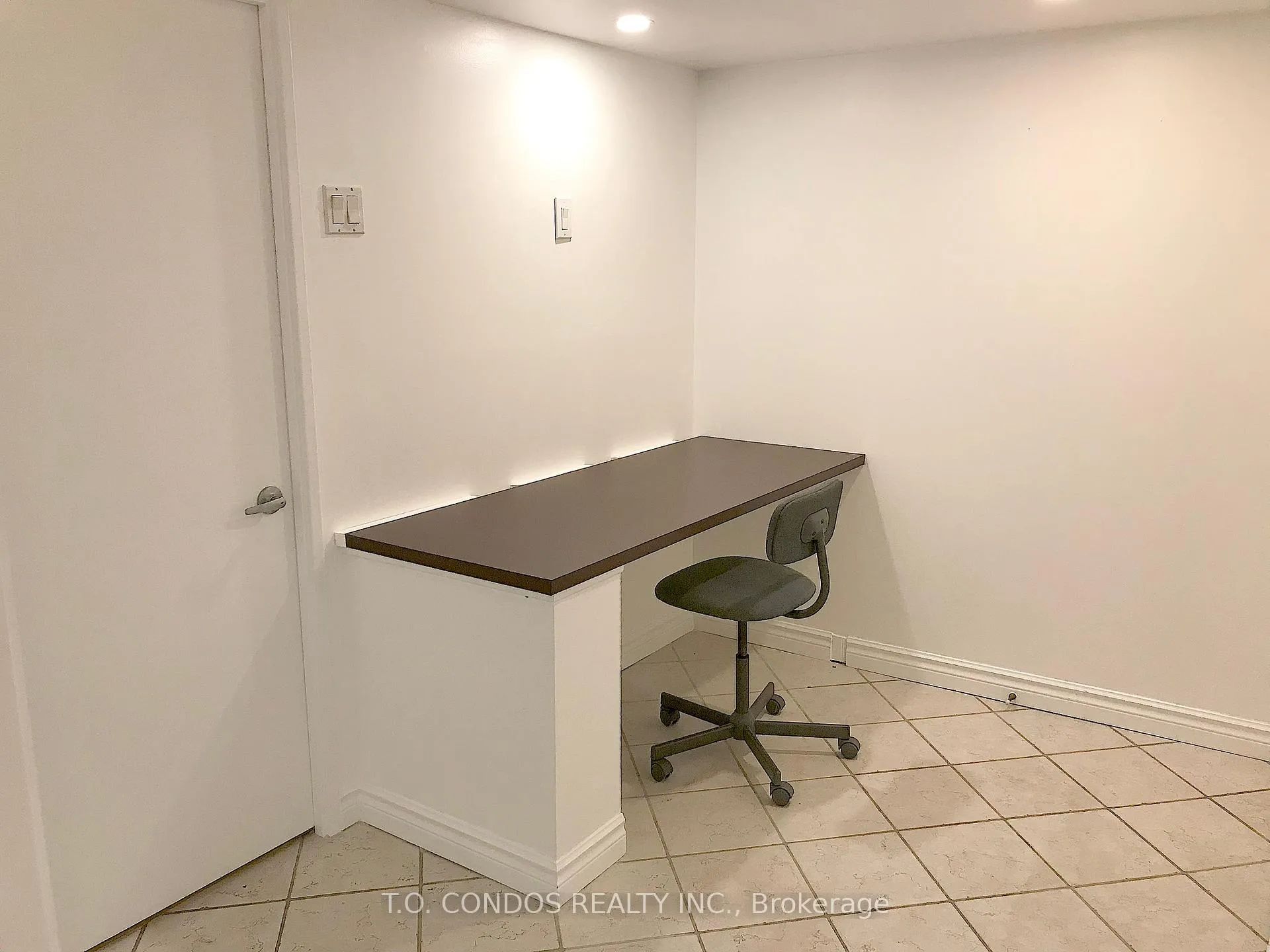 Photo 4 of Unit 719, 92 King Street E, Toronto, Church-Yonge Corridor — HOMEH
