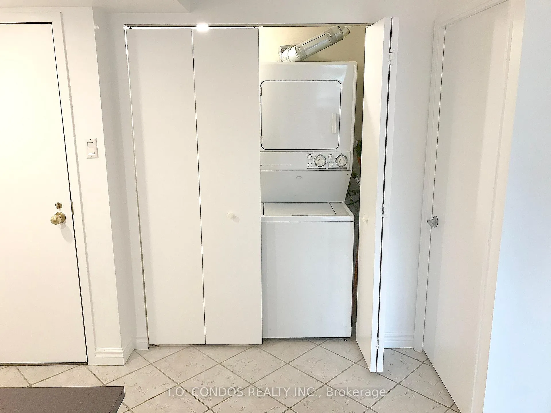 Photo 5 of Unit 719, 92 King Street E, Toronto, Church-Yonge Corridor — HOMEH