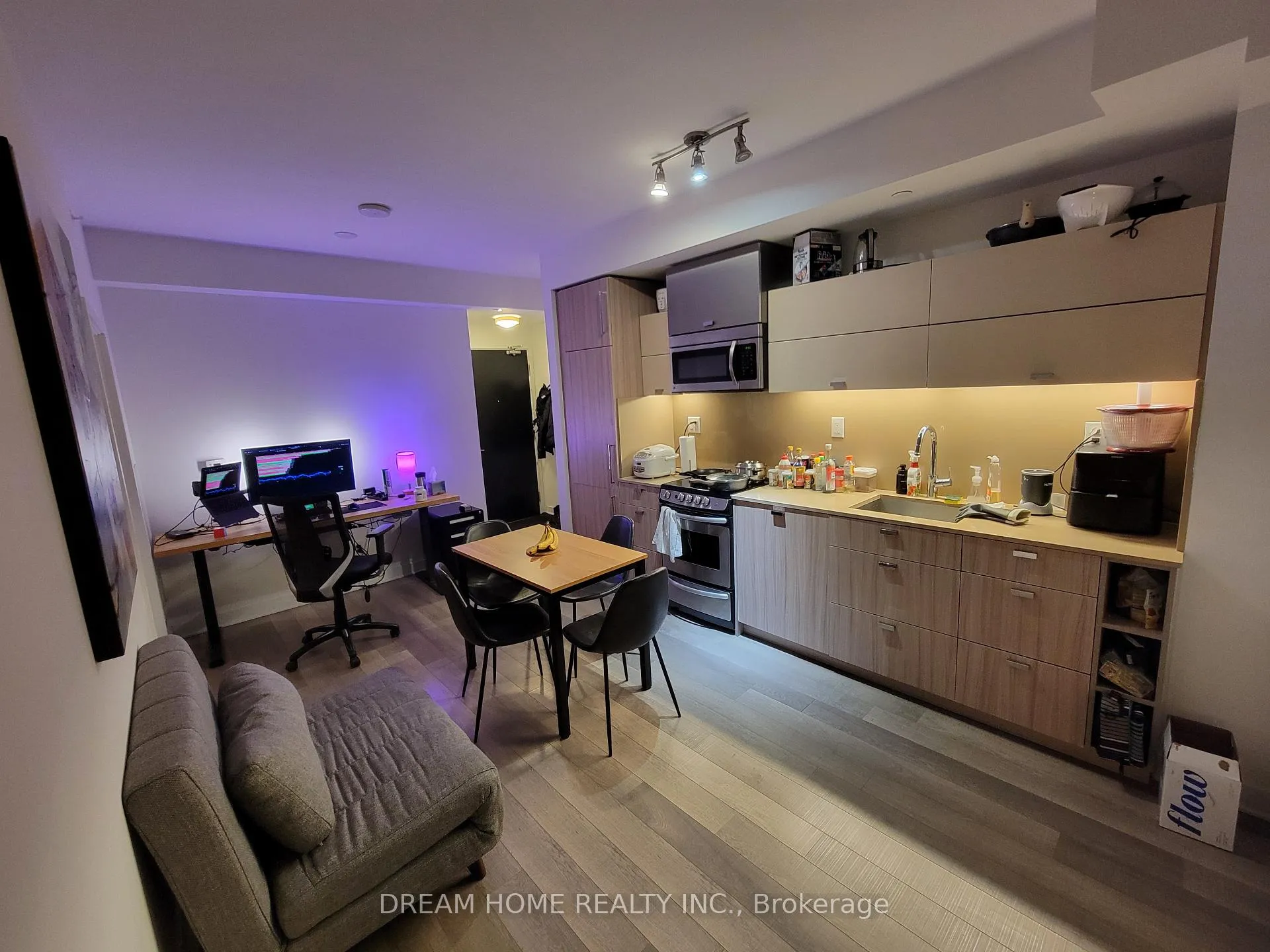 Photo 2 of Unit 3812, 290 Adelaide Street W, Toronto, Waterfront Communities — HOMEH