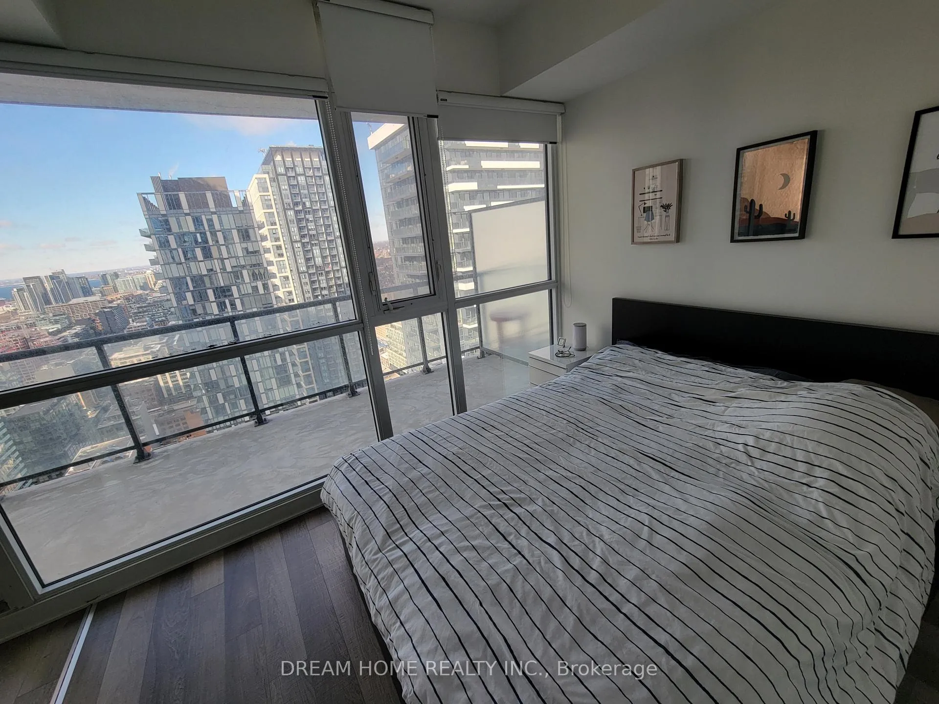 Photo 4 of Unit 3812, 290 Adelaide Street W, Toronto, Waterfront Communities — HOMEH