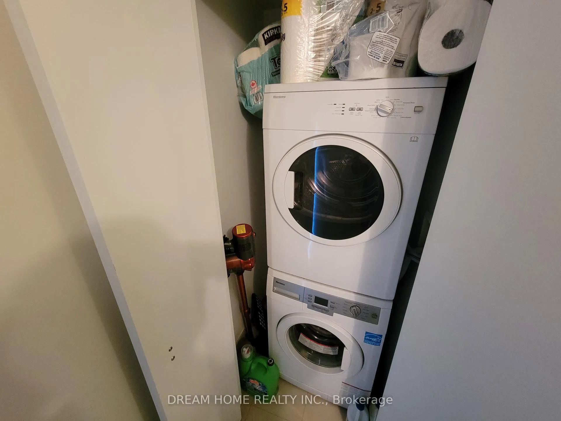Photo 7 of Unit 3812, 290 Adelaide Street W, Toronto, Waterfront Communities — HOMEH