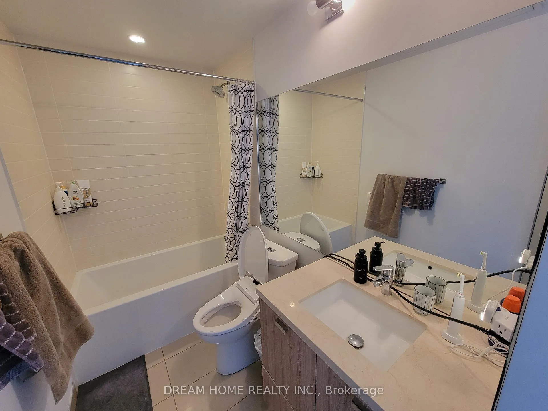 Photo 9 of Unit 3812, 290 Adelaide Street W, Toronto, Waterfront Communities — HOMEH