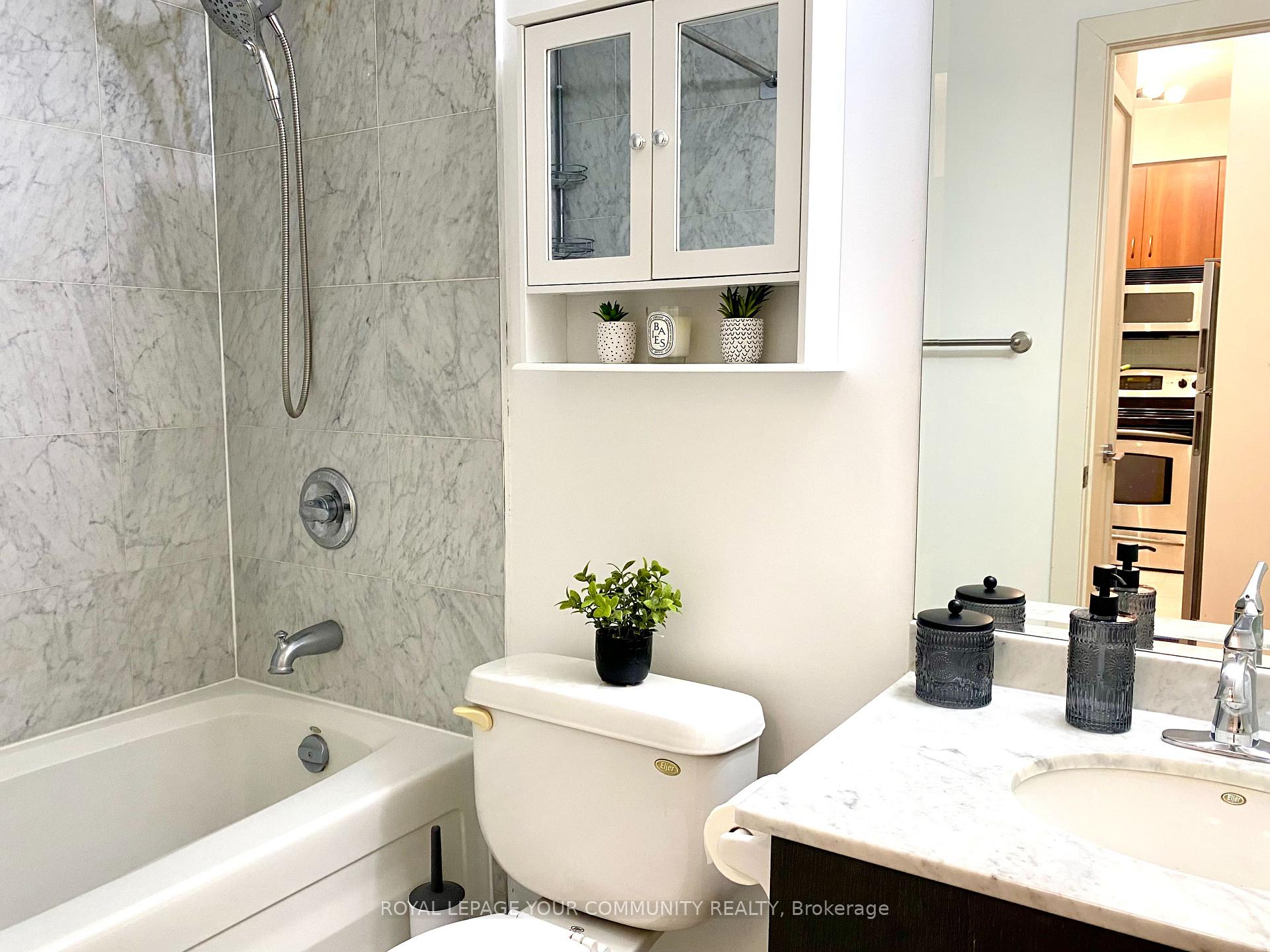 Photo 16 of Unit 903, 438 King Street W, Toronto, Waterfront Communities — HOMEH