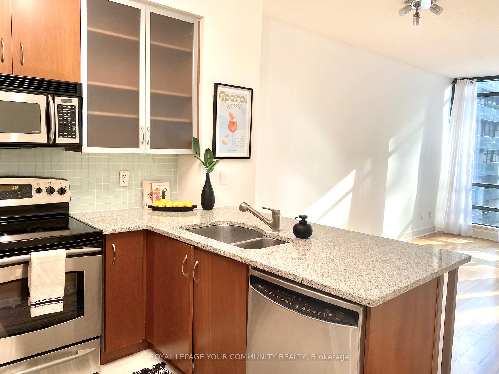 Photo 5 of Unit 903, 438 King Street W, Toronto, Waterfront Communities — HOMEH