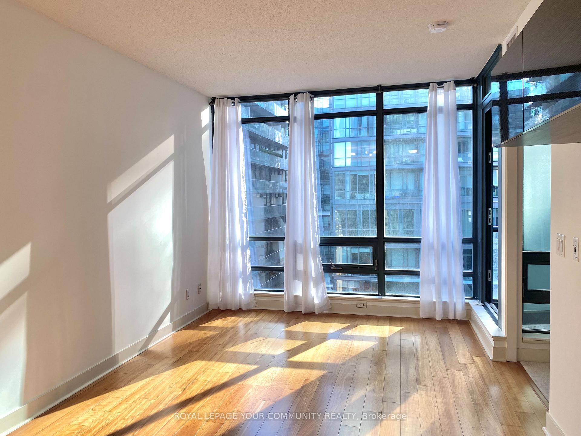 Photo 7 of Unit 903, 438 King Street W, Toronto, Waterfront Communities — HOMEH
