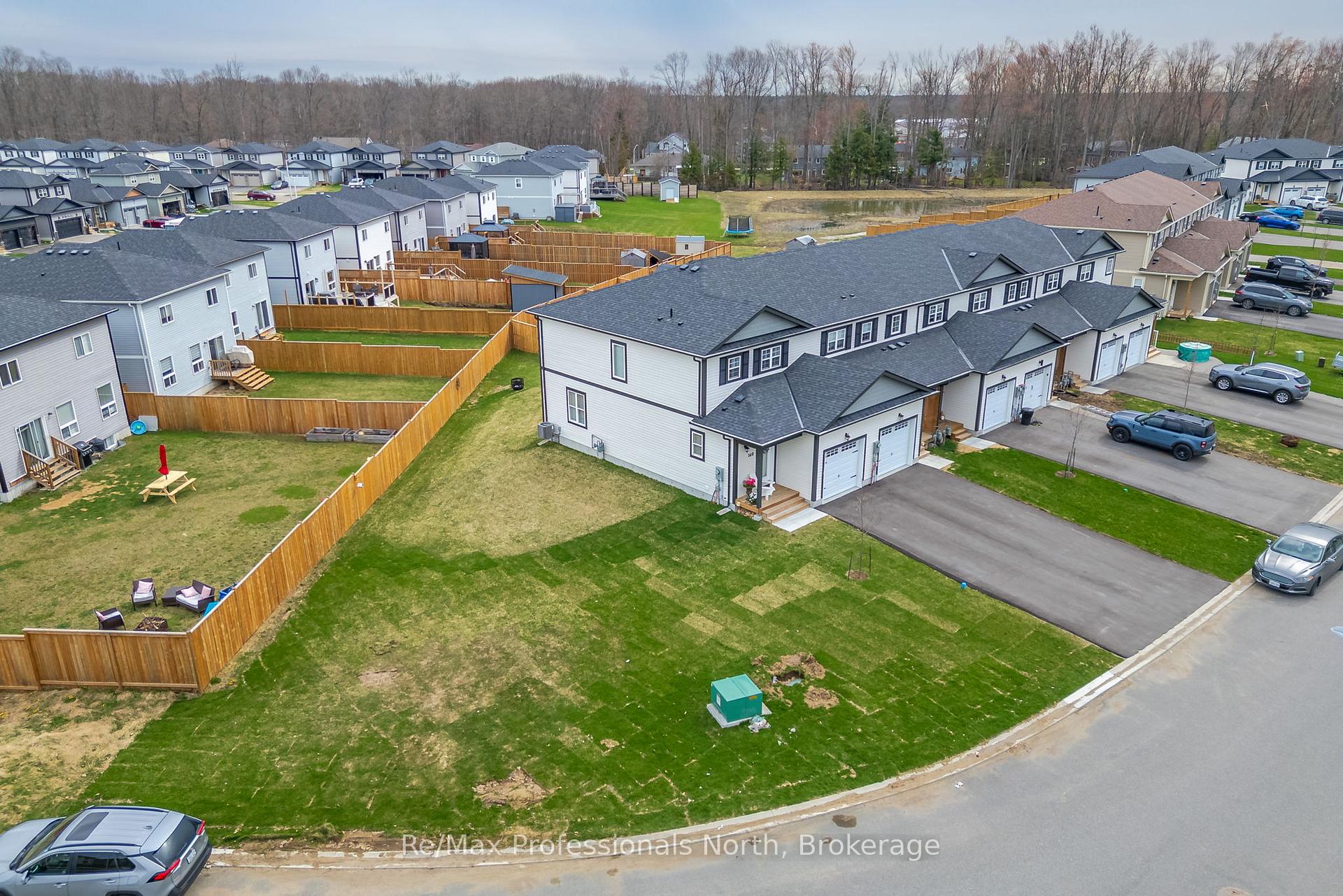 Photo 2 of 160 Daffodil Court, Gravenhurst, Muskoka (S) — HOMEH