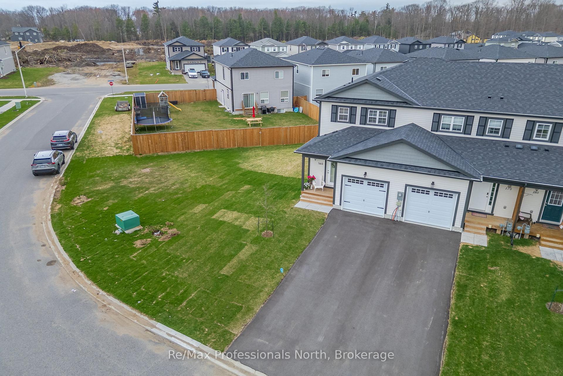Photo 4 of 160 Daffodil Court, Gravenhurst, Muskoka (S) — HOMEH