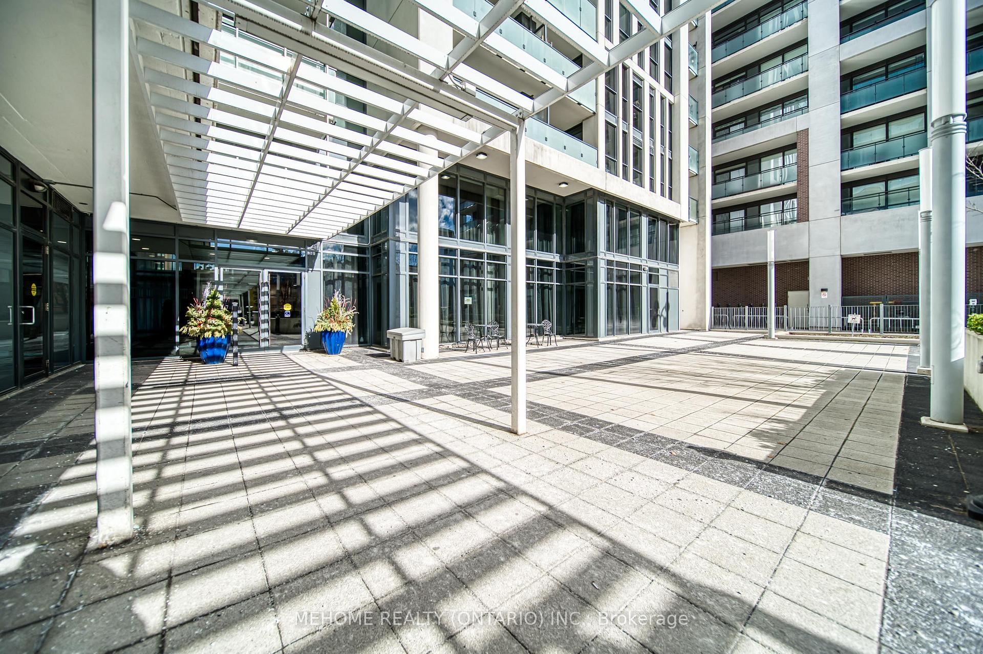 Photo 4 of Unit 822, 400 Adelaide Street E, Toronto, Moss Park — HOMEH