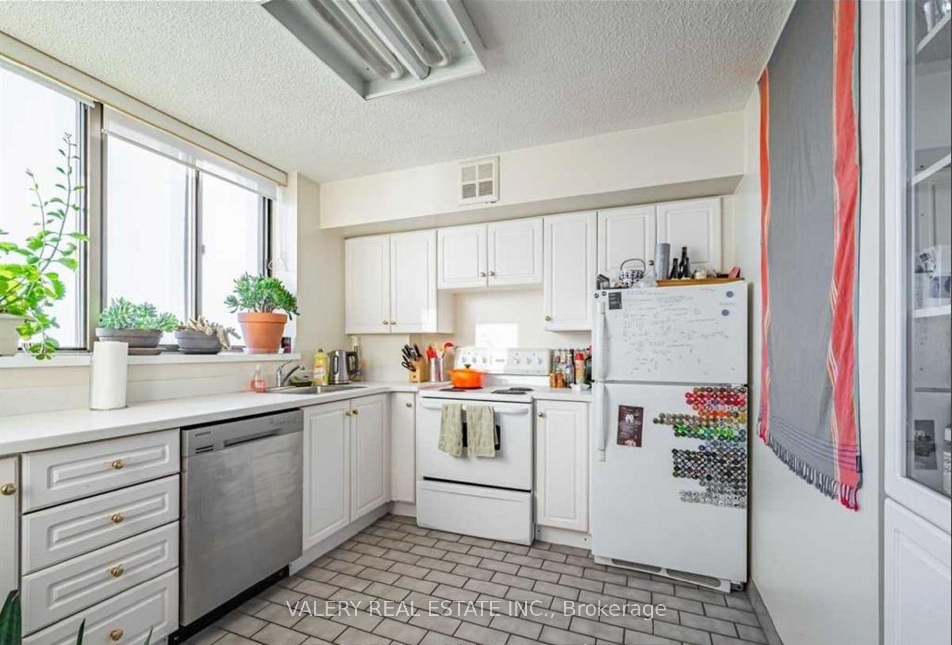 Photo 2 of Unit 1901, 270 Queens Quay W, Toronto, Waterfront Communities — HOMEH