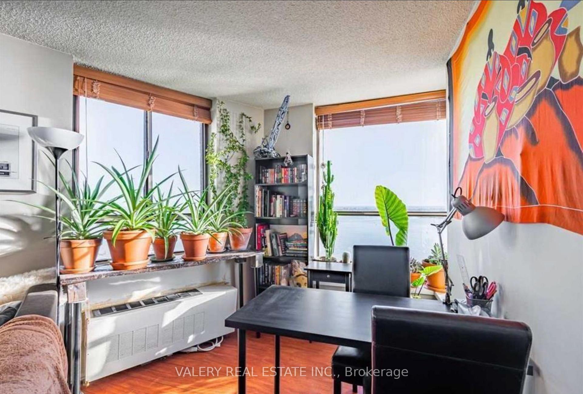 Photo 4 of Unit 1901, 270 Queens Quay W, Toronto, Waterfront Communities — HOMEH