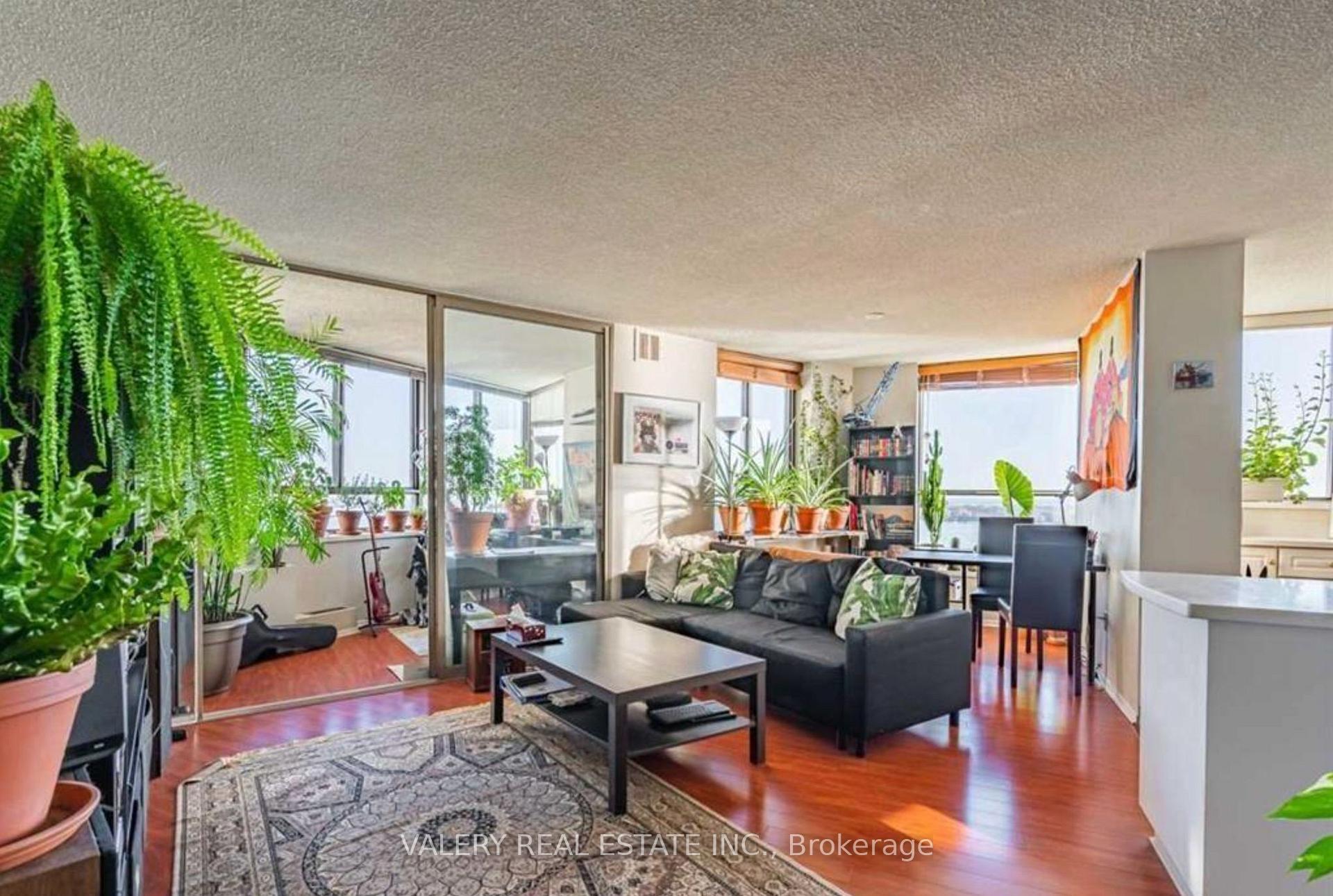 Photo 5 of Unit 1901, 270 Queens Quay W, Toronto, Waterfront Communities — HOMEH