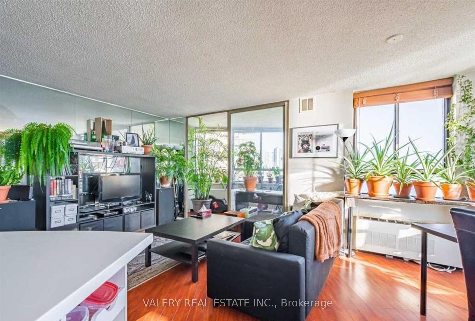 Photo 6 of Unit 1901, 270 Queens Quay W, Toronto, Waterfront Communities — HOMEH