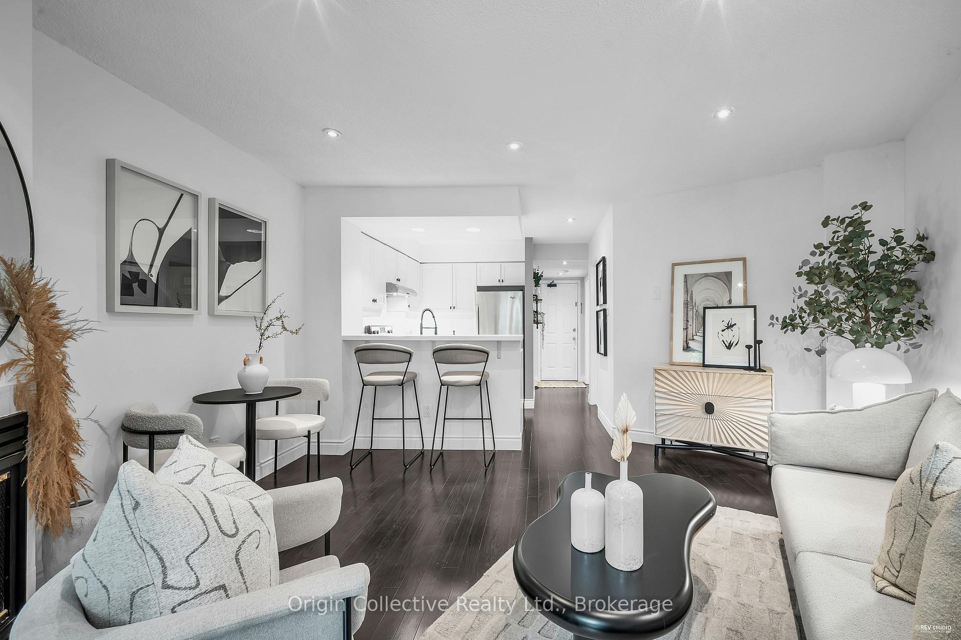 Photo 1 of Unit TH17, 166B Niagara Street, Toronto, Niagara — HOMEH