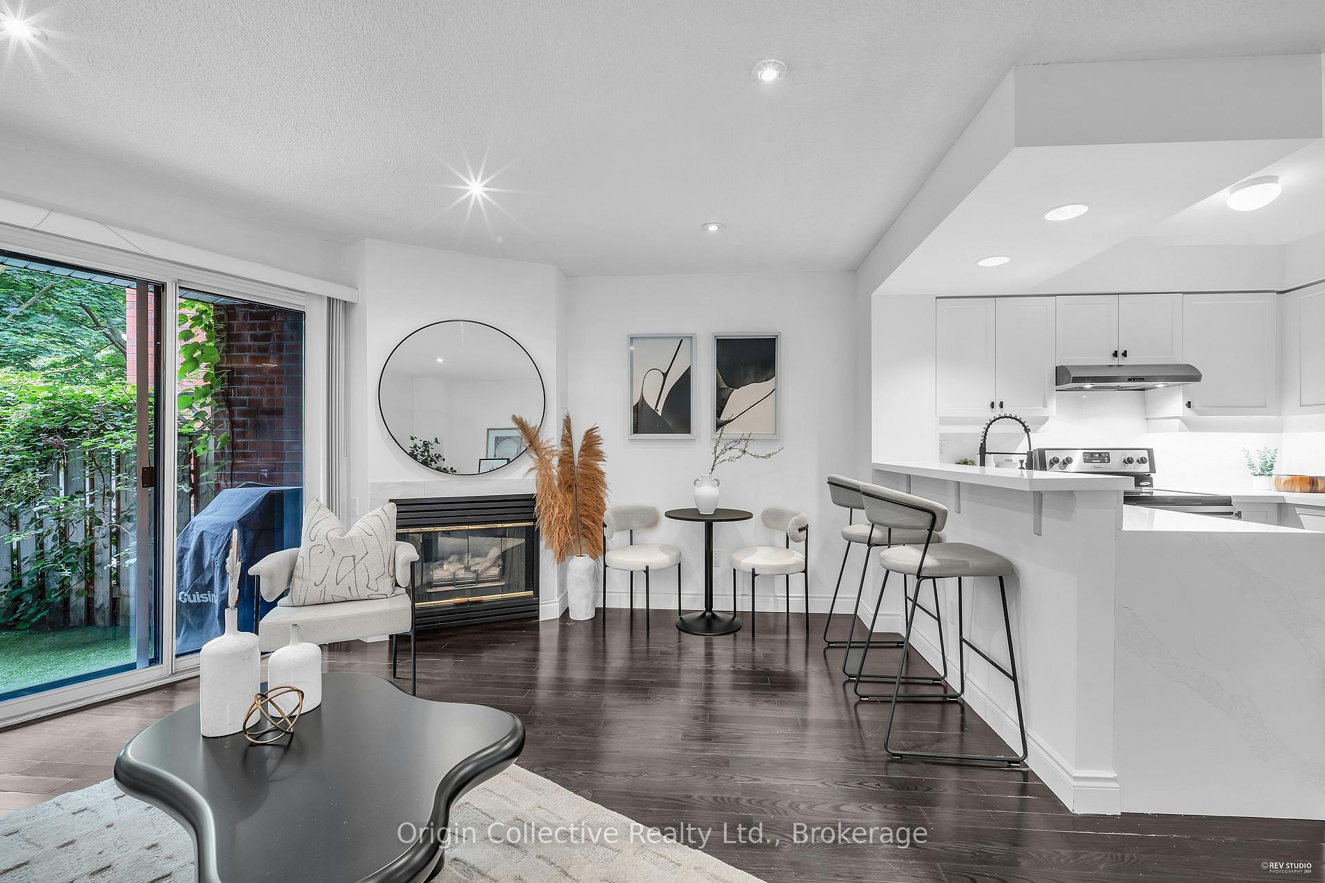 Photo 2 of Unit TH17, 166B Niagara Street, Toronto, Niagara — HOMEH