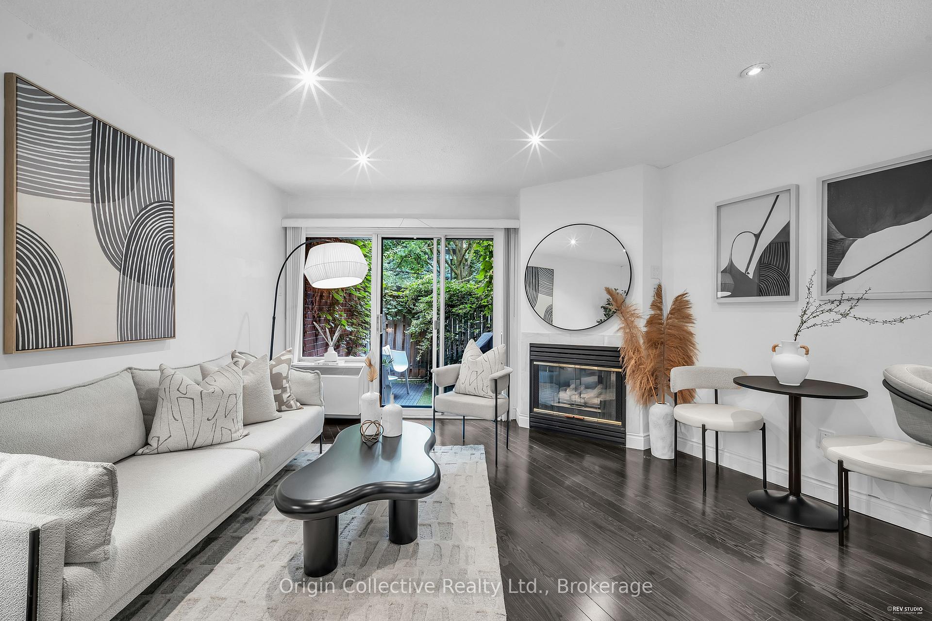 Photo 3 of Unit TH17, 166B Niagara Street, Toronto, Niagara — HOMEH