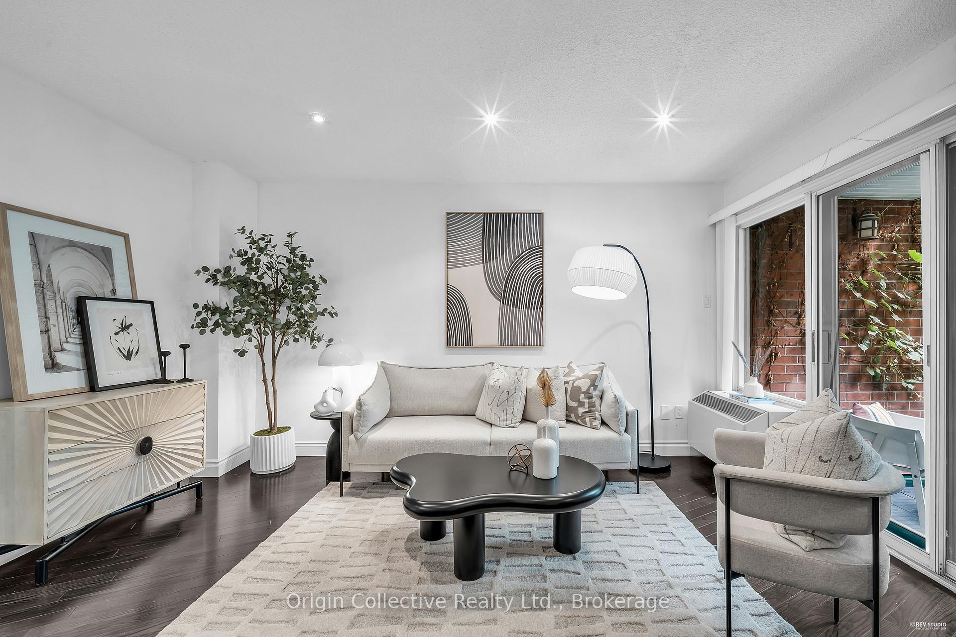 Photo 6 of Unit TH17, 166B Niagara Street, Toronto, Niagara — HOMEH