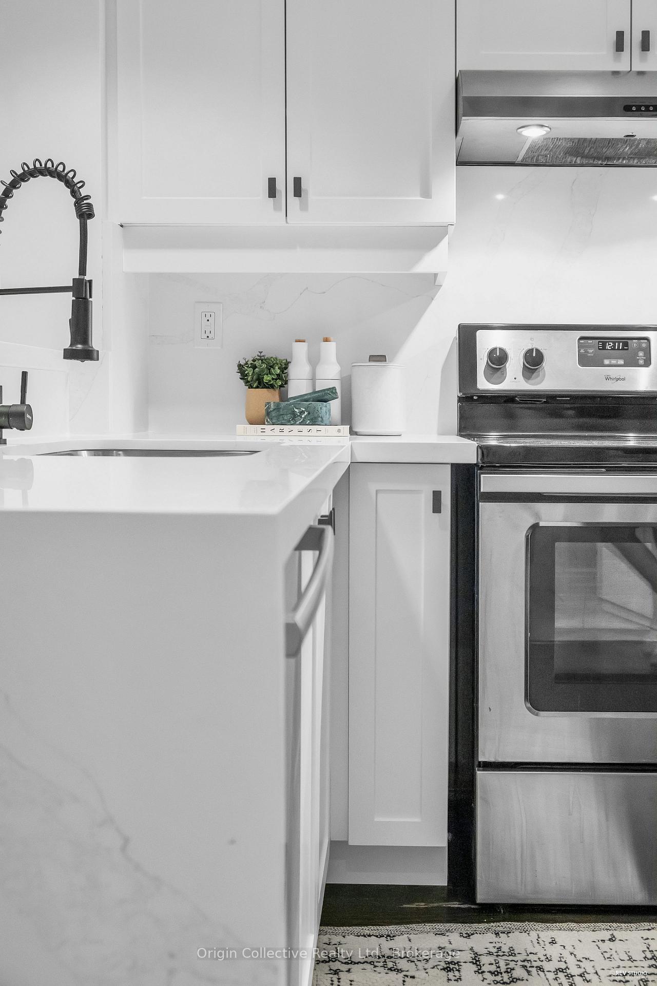 Photo 8 of Unit TH17, 166B Niagara Street, Toronto, Niagara — HOMEH