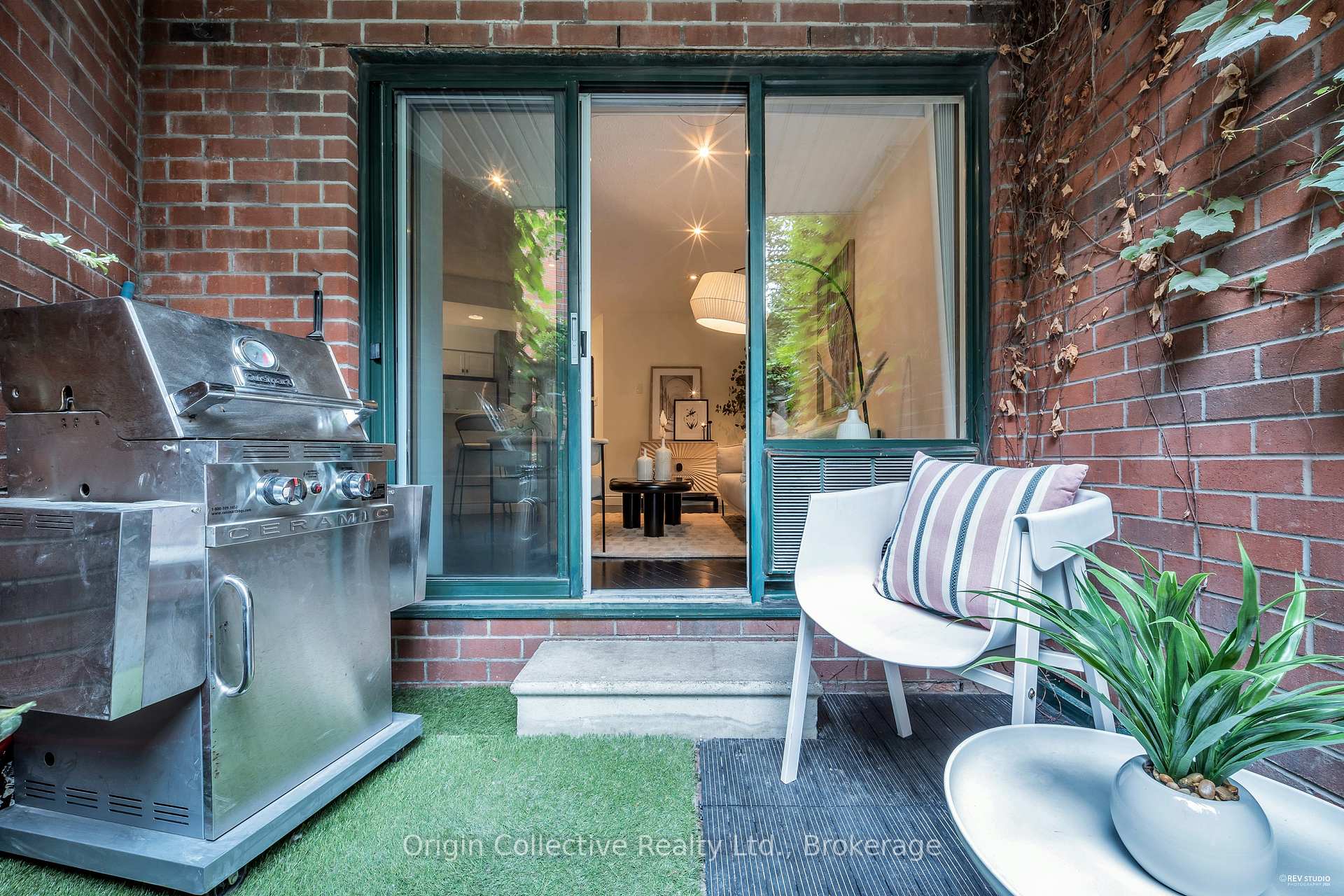 Photo 17 of Unit TH17, 166B Niagara Street, Toronto, Niagara — HOMEH