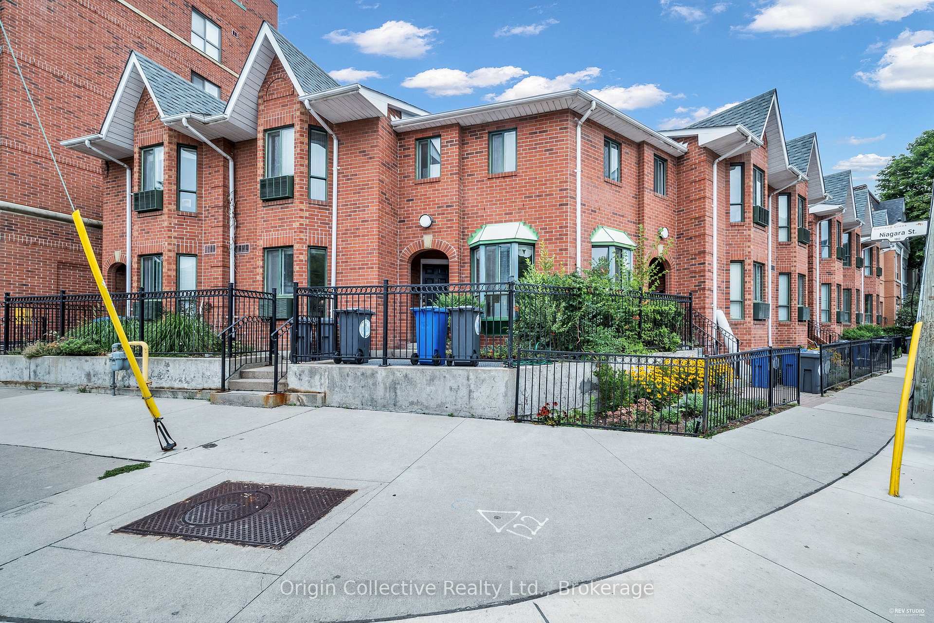Photo 34 of Unit TH17, 166B Niagara Street, Toronto, Niagara — HOMEH