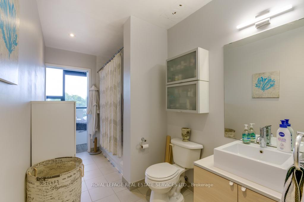 Photo 13 of Unit 516, 60 Bathurst Street, Toronto, Niagara — HOMEH