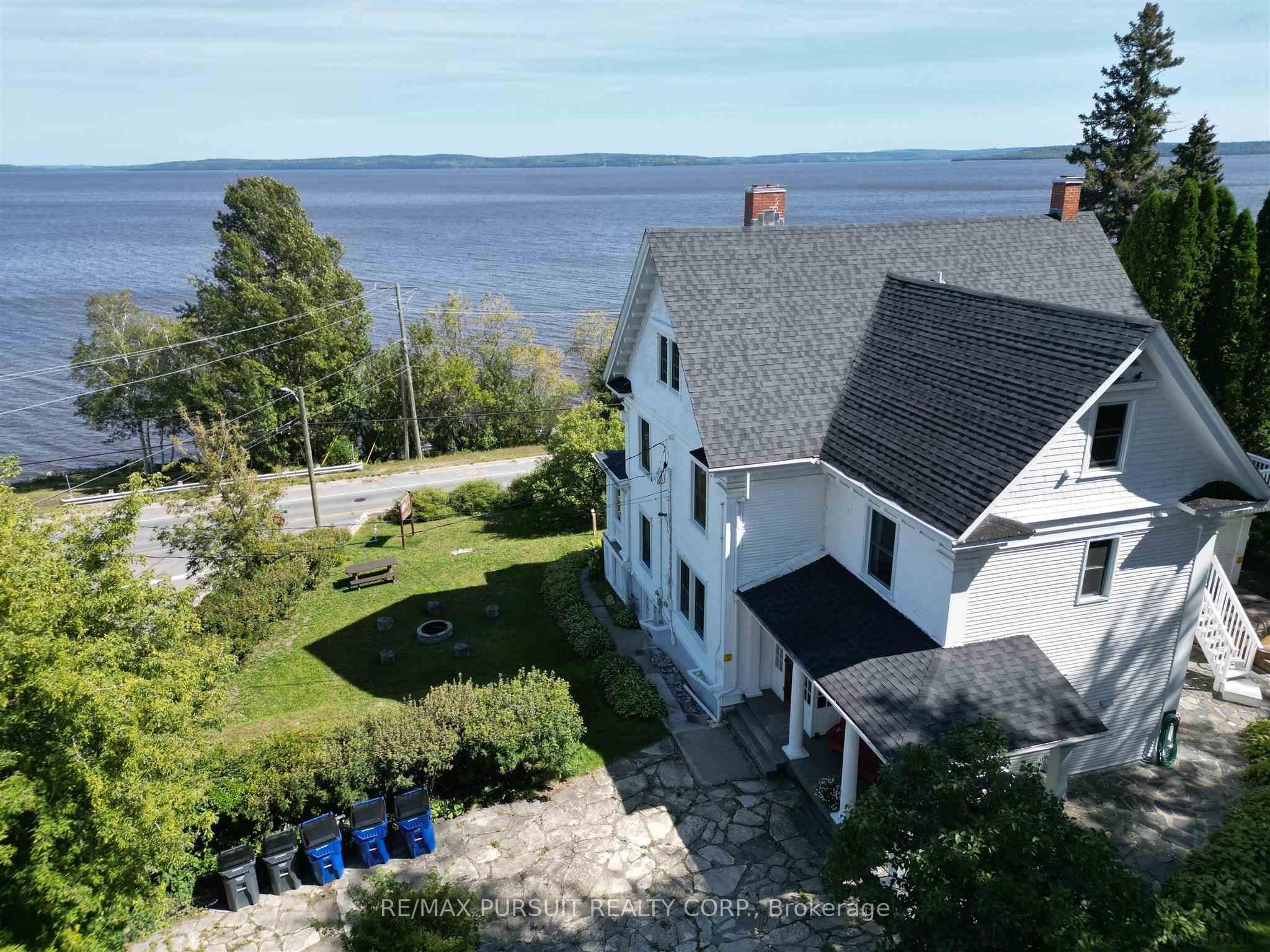 Front of 620 Lakeshore Road