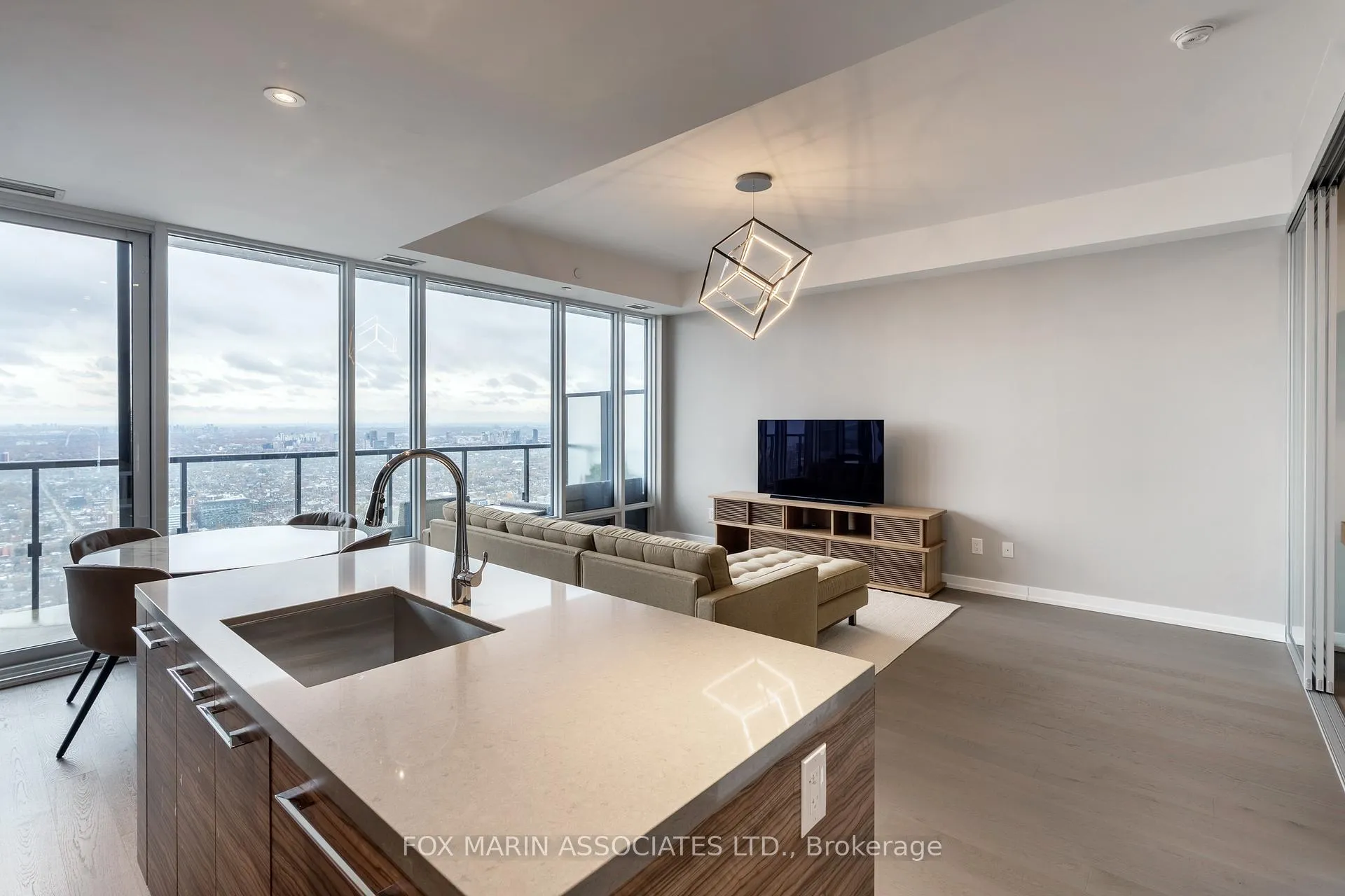 Photo 2 of Unit 5407, 488 University Avenue, Toronto, University — HOMEH