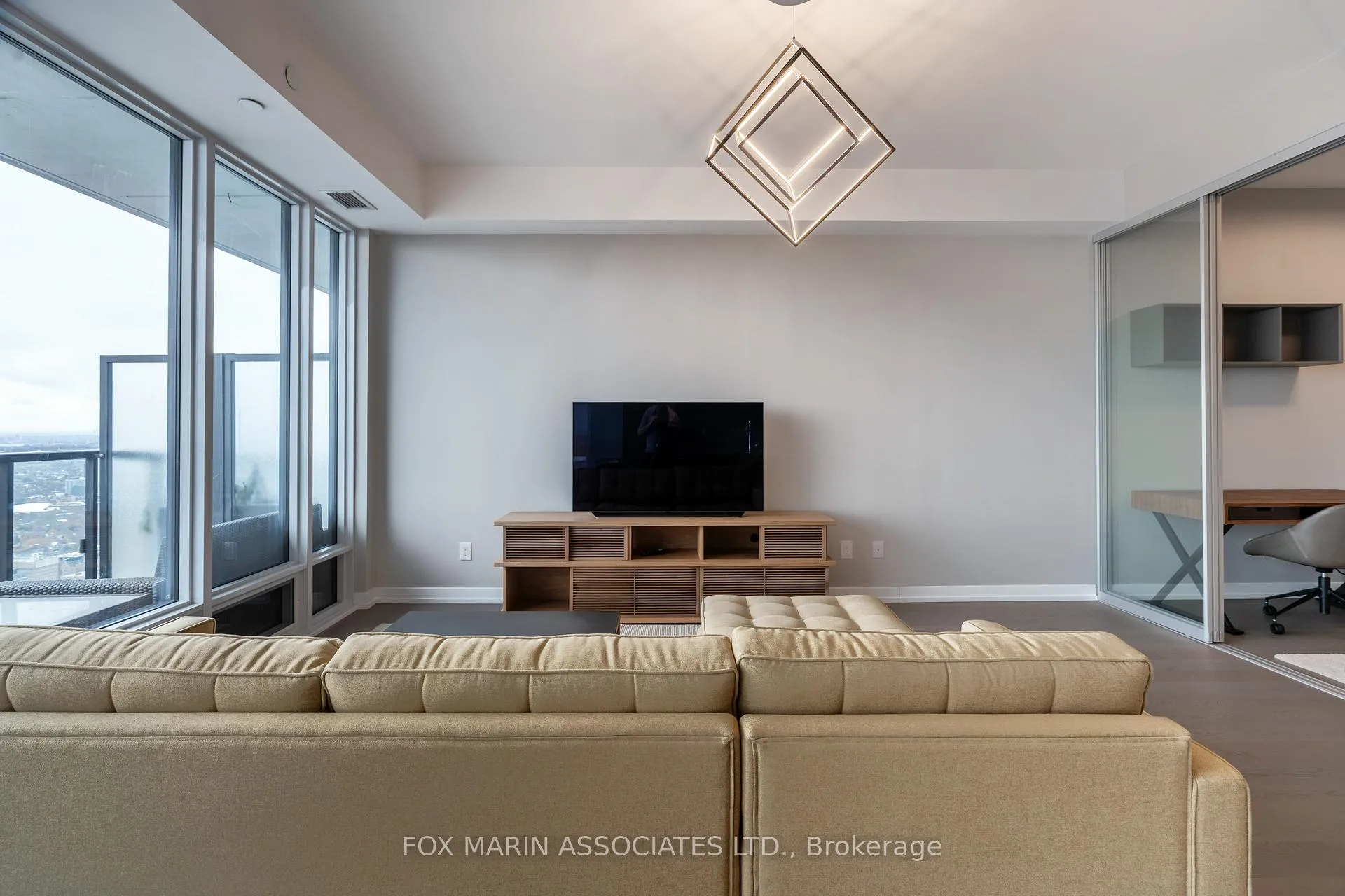 Photo 4 of Unit 5407, 488 University Avenue, Toronto, University — HOMEH