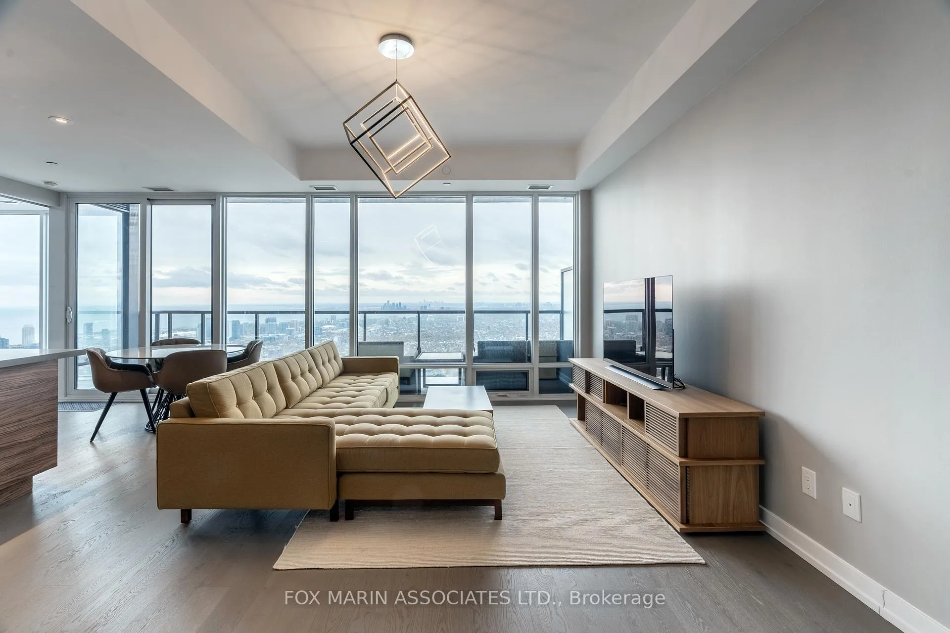 Photo 5 of Unit 5407, 488 University Avenue, Toronto, University — HOMEH