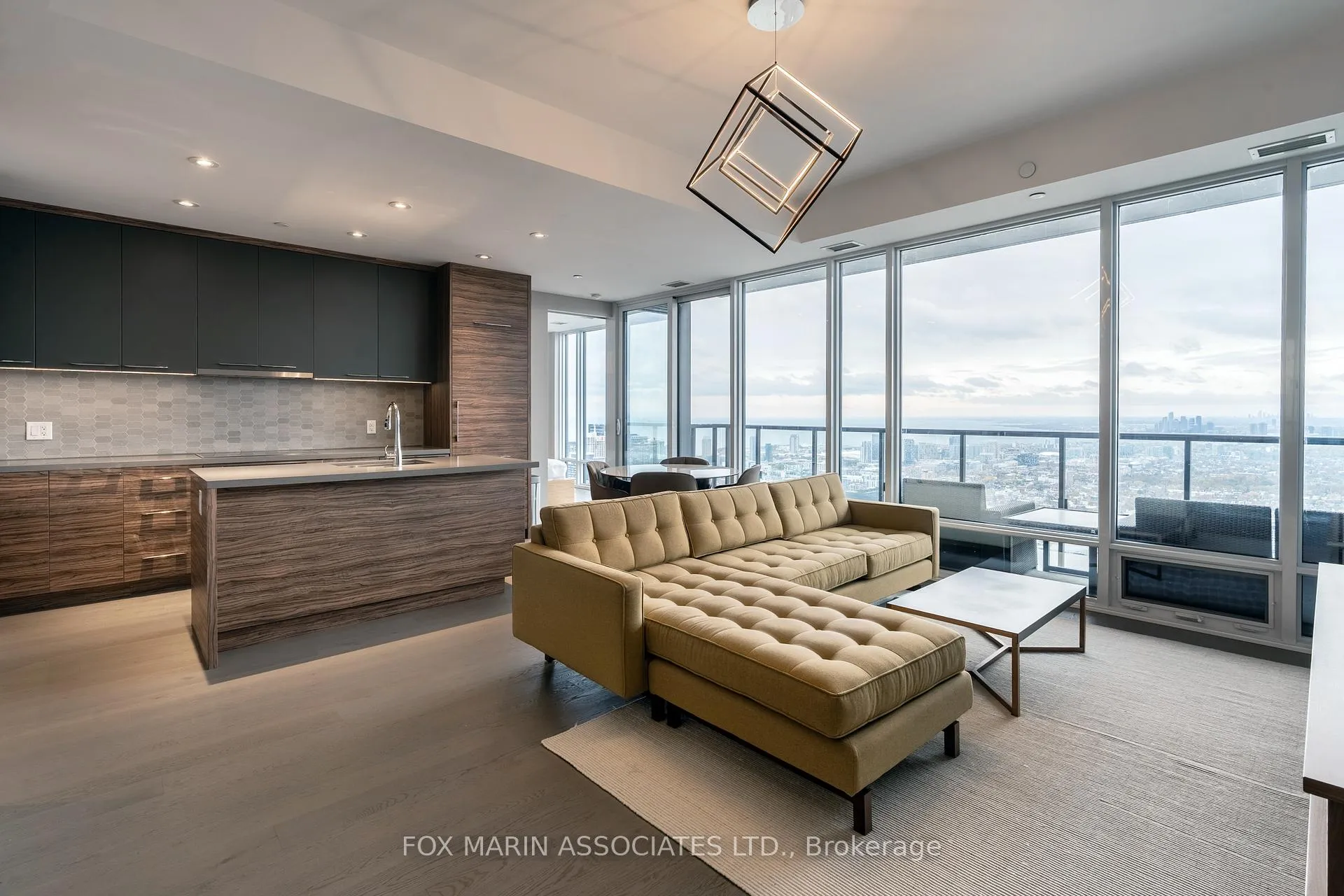 Photo 6 of Unit 5407, 488 University Avenue, Toronto, University — HOMEH