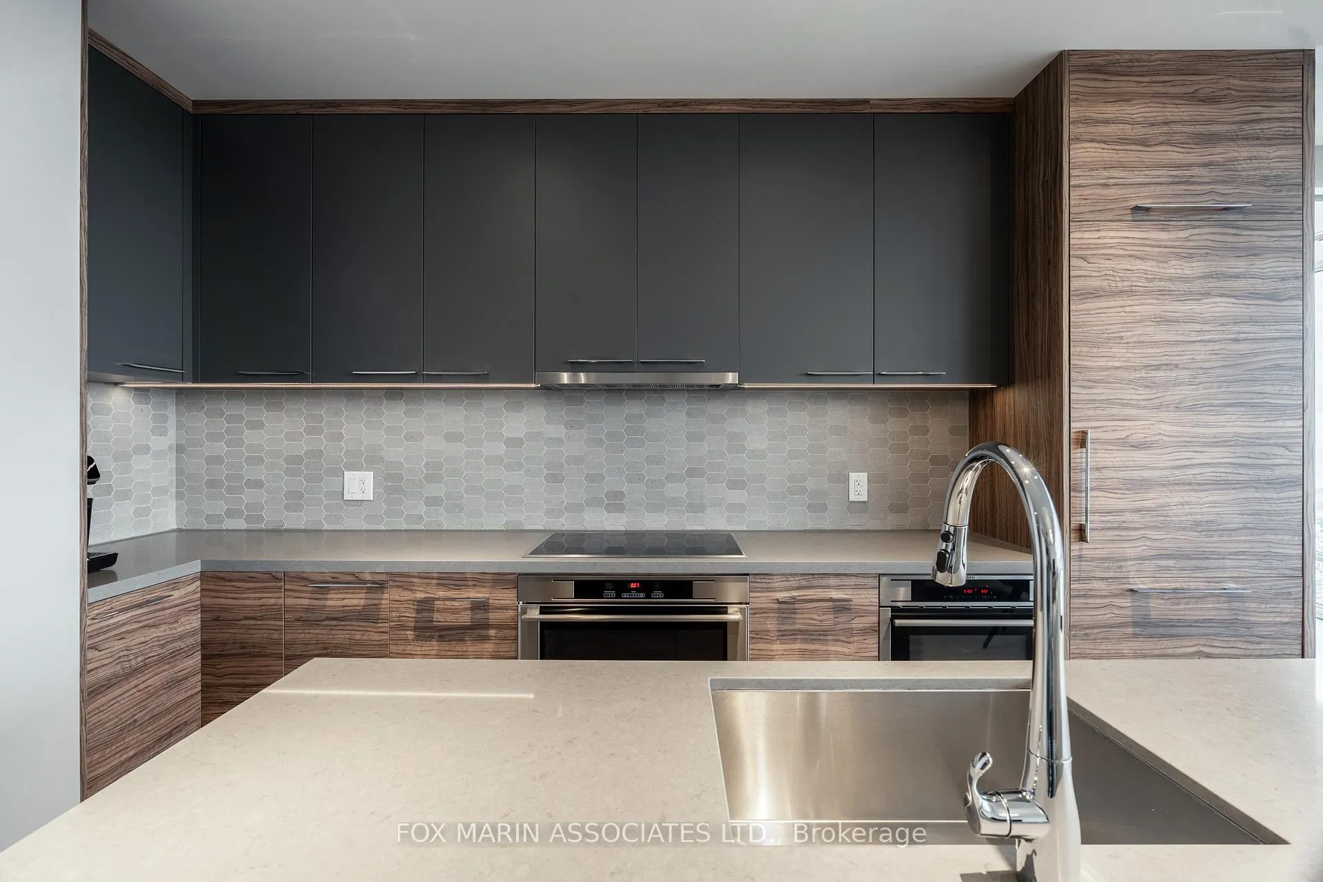 Photo 8 of Unit 5407, 488 University Avenue, Toronto, University — HOMEH
