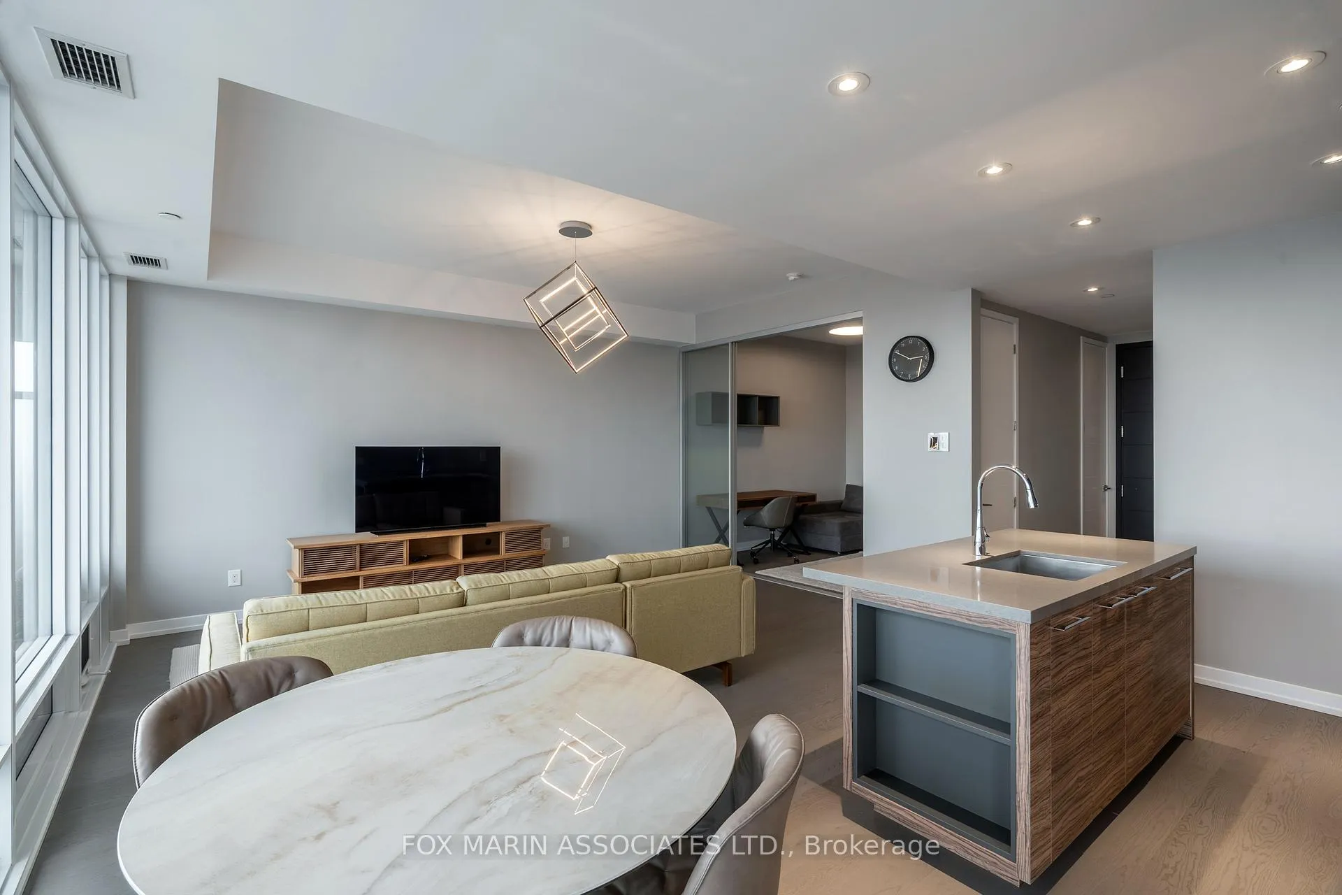 Photo 11 of Unit 5407, 488 University Avenue, Toronto, University — HOMEH
