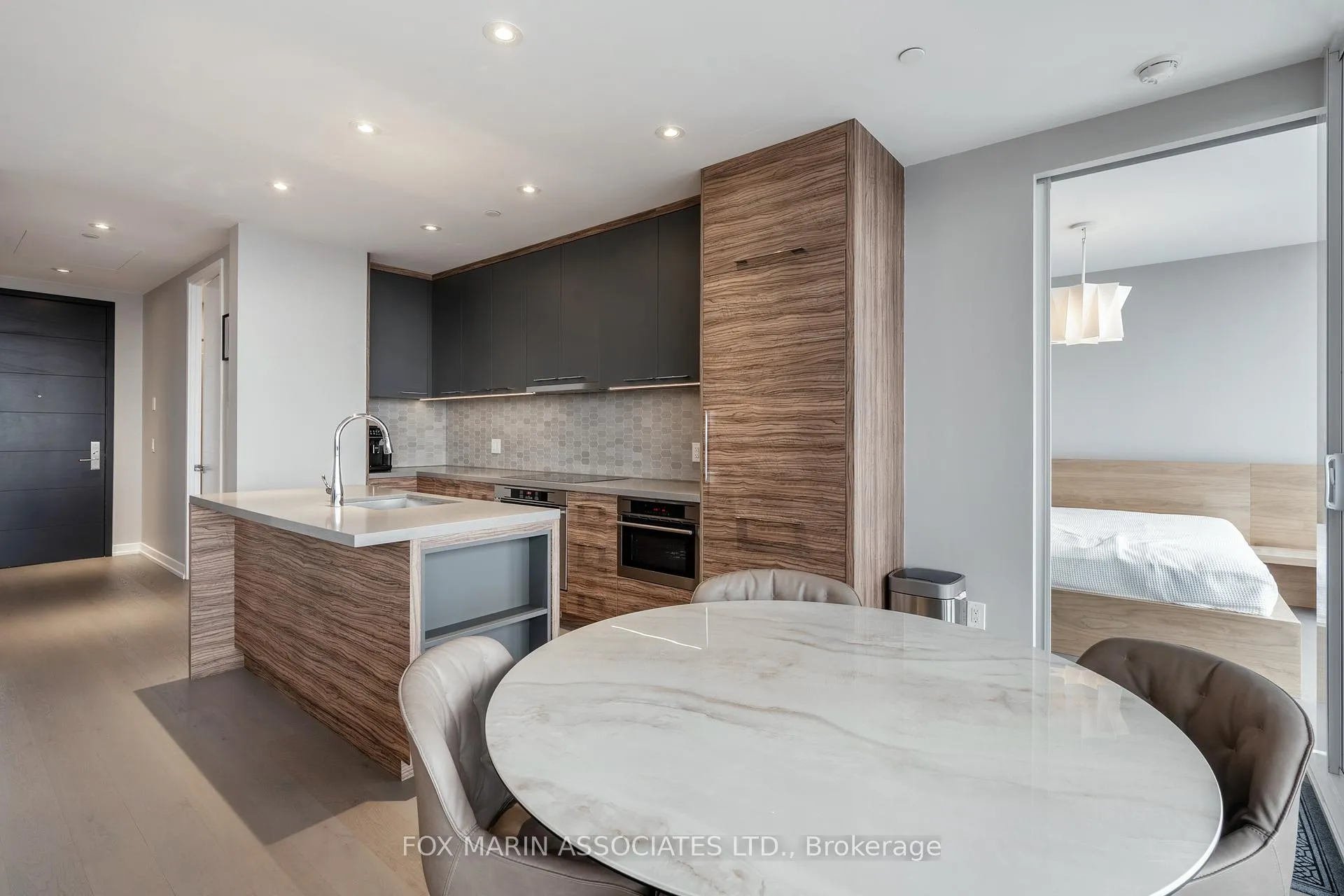 Photo 12 of Unit 5407, 488 University Avenue, Toronto, University — HOMEH